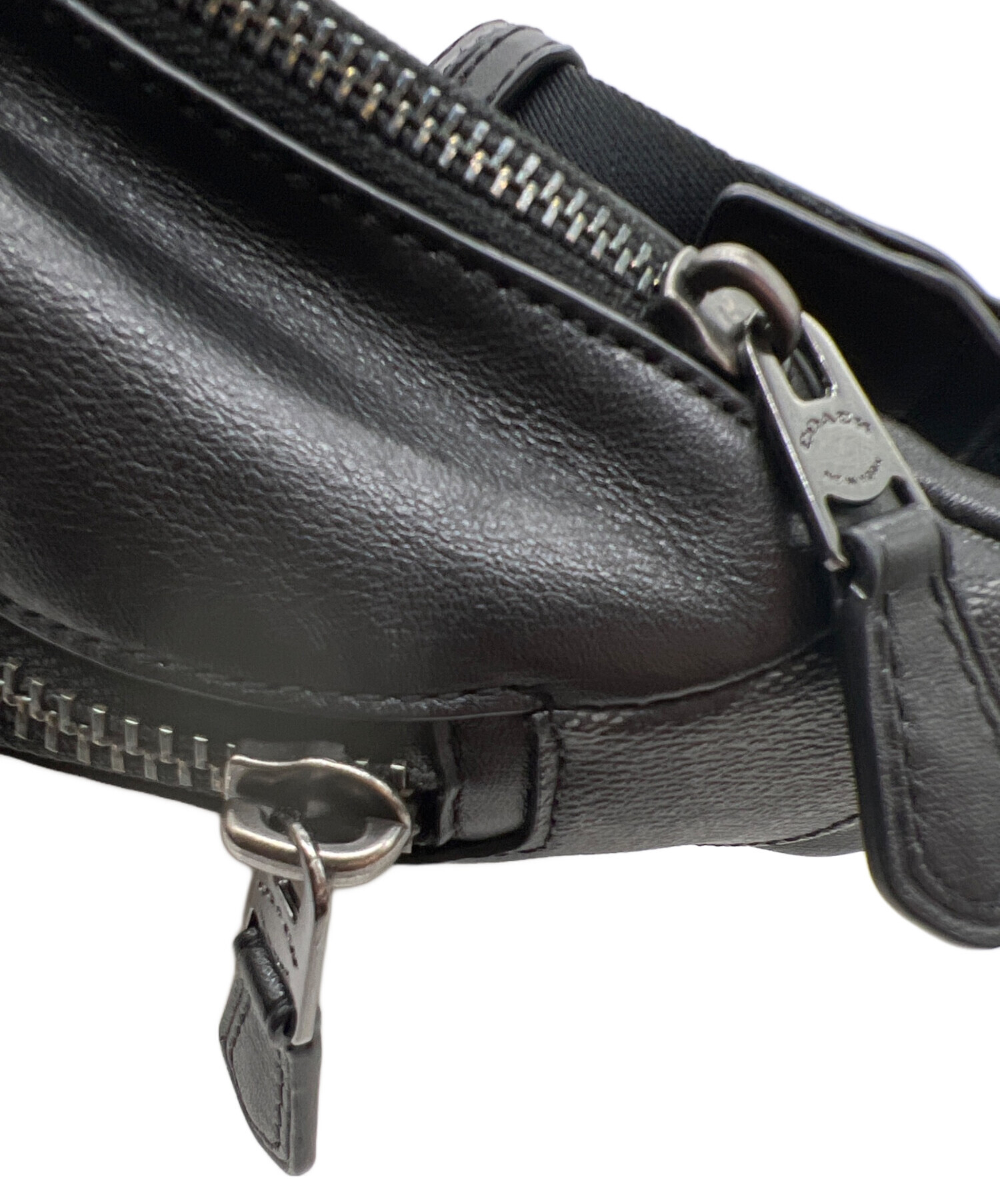 [USED] coach ショルダーポーチ 中古・古着通販】COACH (コーチ) ショルダーポーチ グレー｜ブランド