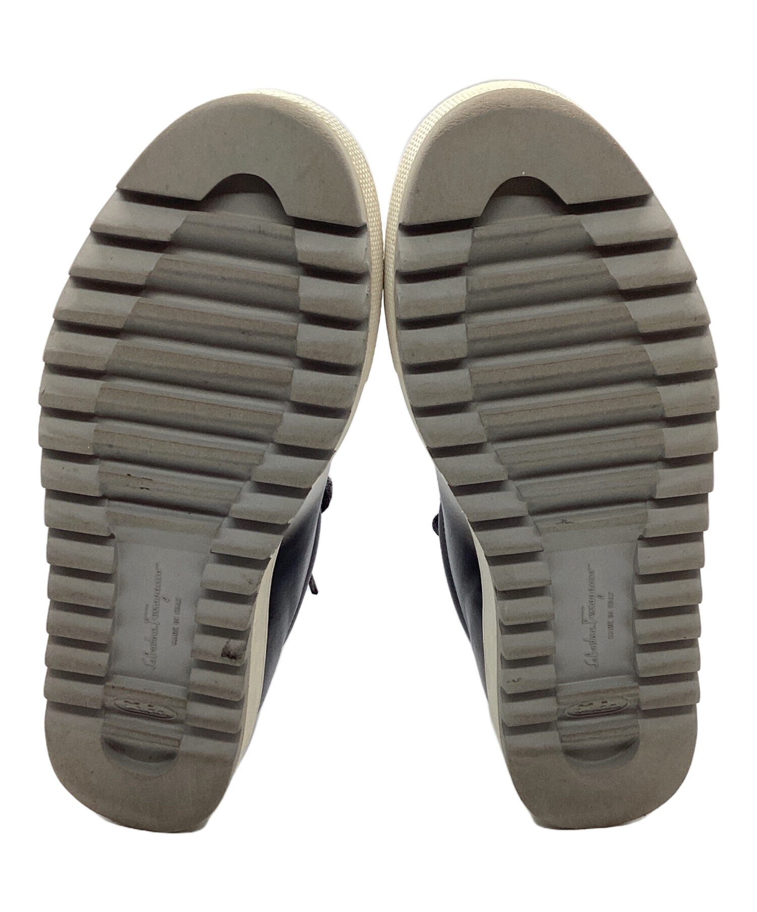 【新品・未使用】 Salvatore Ferragamo 22.5スニーカー 新品・未使用】 Salvatore Ferragamo 22.5スニーカー