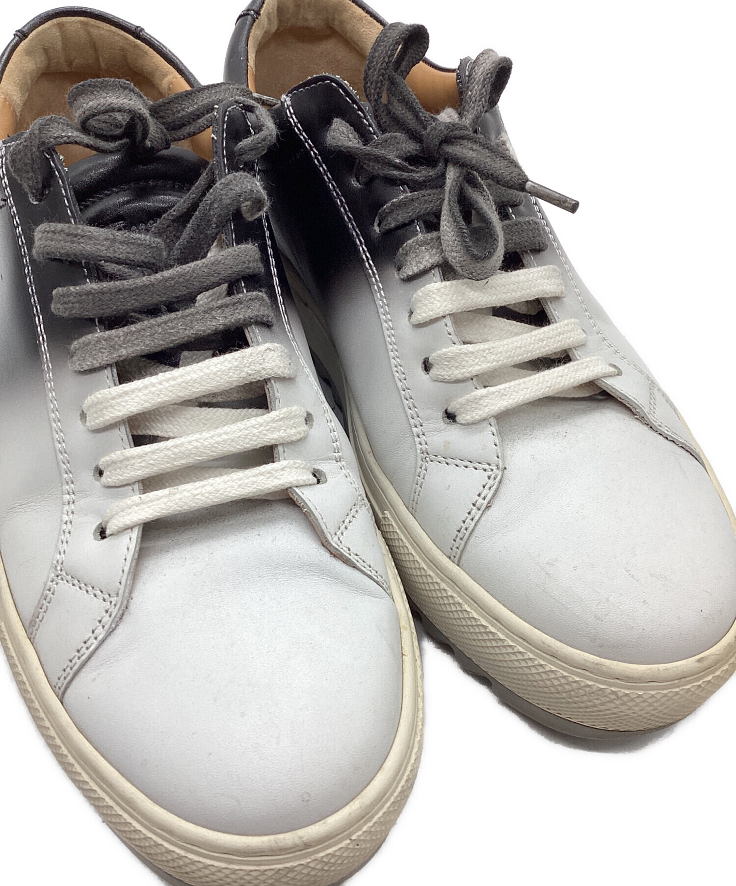 サルヴァトーレフェラガモ　スニーカー 中古・古着通販】Salvatore Ferragamo (サルヴァトーレ フェラガモ