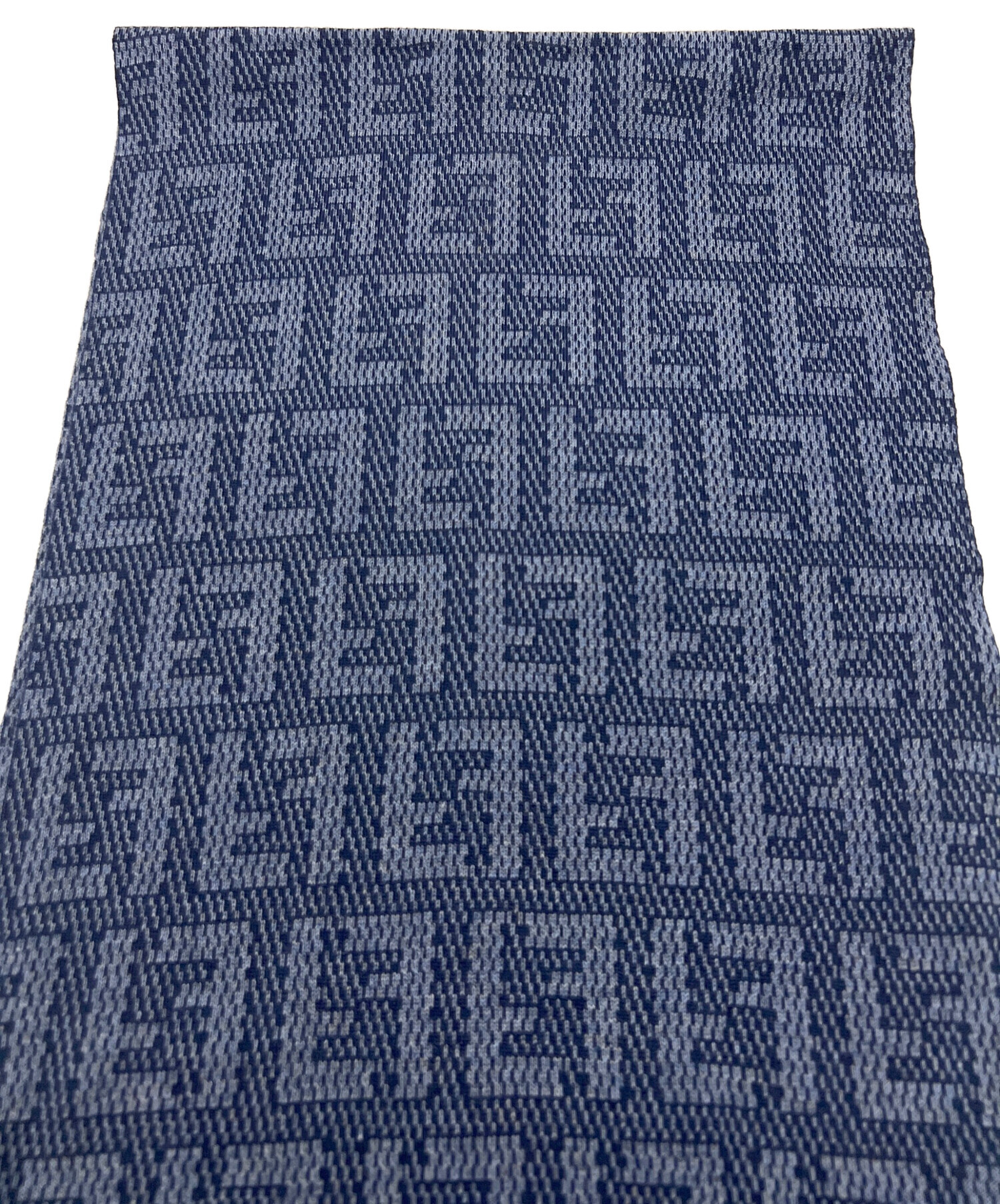 FENDI 青 マフラー ダイヤモンドパターン FENDI 青 マフラー ダイヤモンドパターン