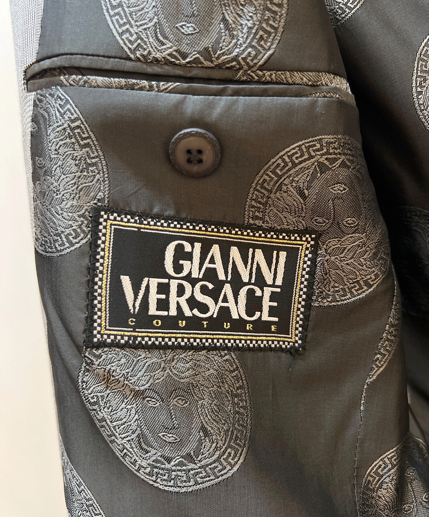 GIANNI VERSACEテーラードジャケット 中古・古着通販】GIANNI VERSACE (ジャンニ・ヴェルサーチ) テーラード