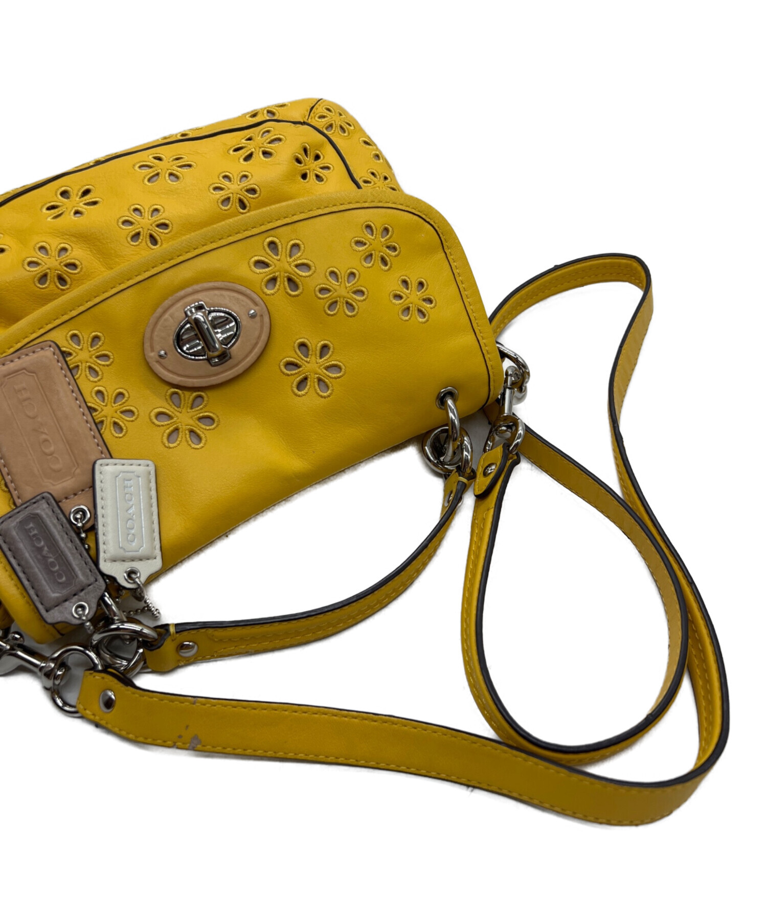 coach イエロー ショルダーバッグ 中古・古着通販】COACH (コーチ) ショルダーバッグ イエロー｜ブランド