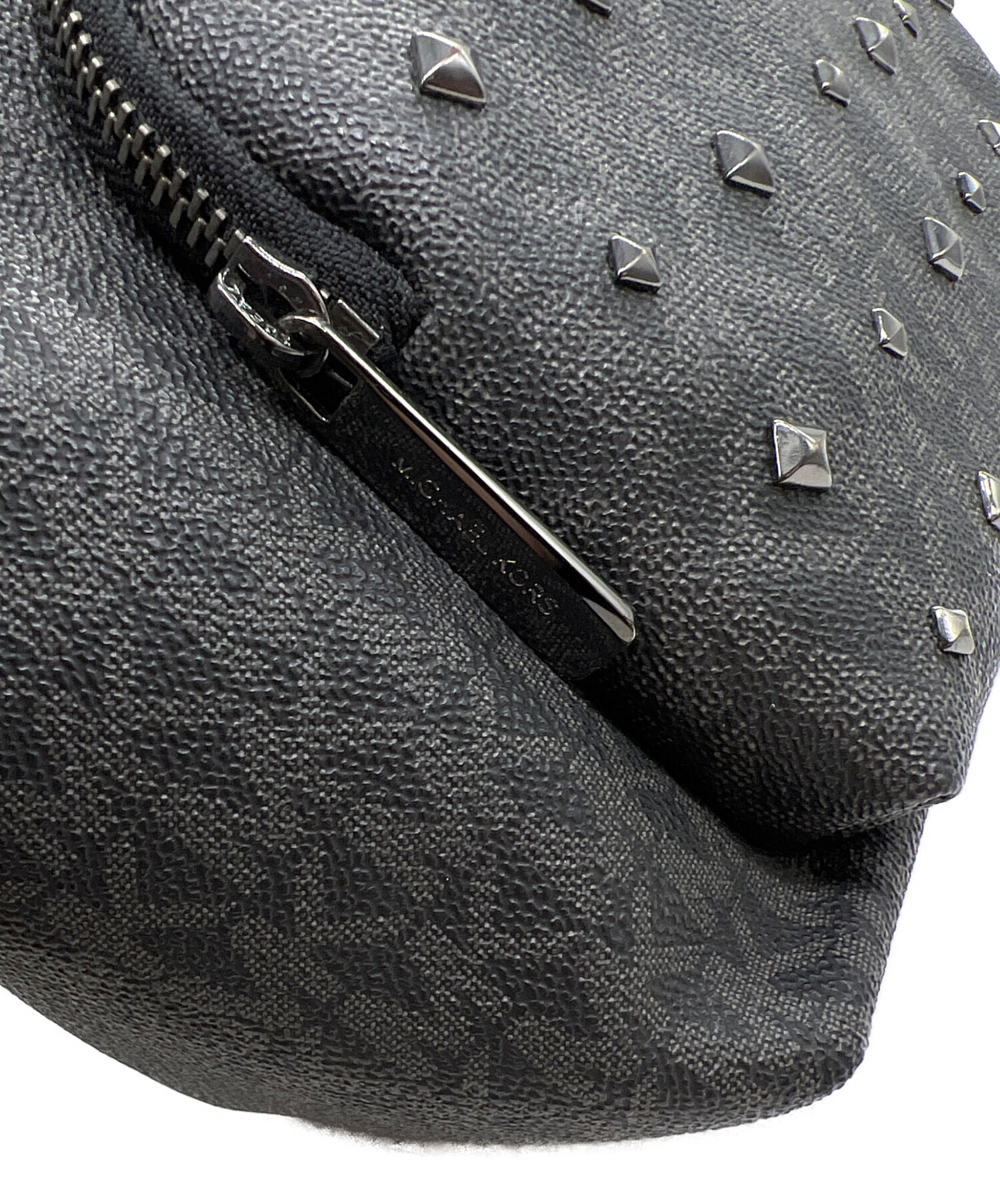 【美品】MICHAEl KORS スタッズリュック 中古・古着通販】MICHAEL KORS (マイケルコース) スタッズリュック