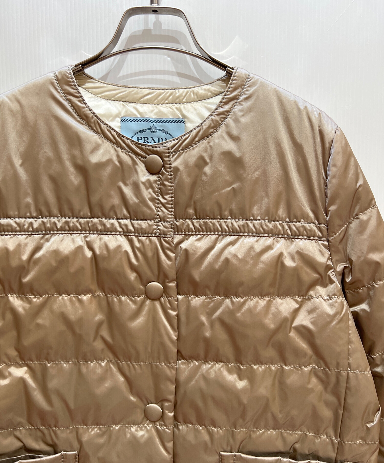 中古・古着通販】PRADA (プラダ) ノーカラーダウンジャケット ベージュ