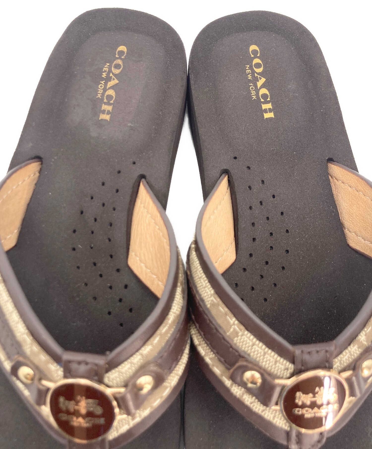 中古・古着通販】COACH (コーチ) シグネチャ トングサンダル ブラウン