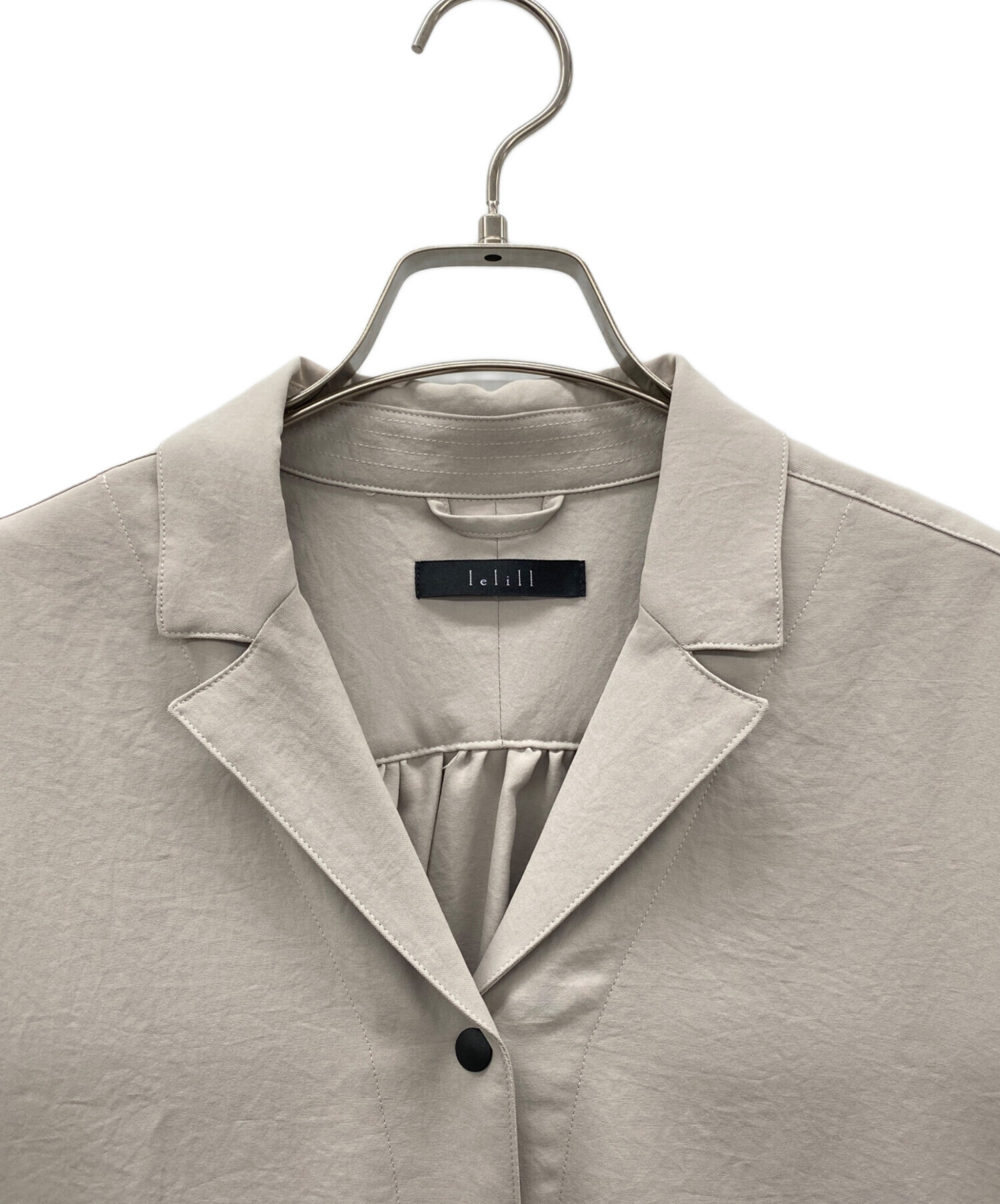 レリル　未使用タグ付き　lelill ベージュ ノーカラージャケット サイズ38 lelill レリル バックタックドリズラージャケット