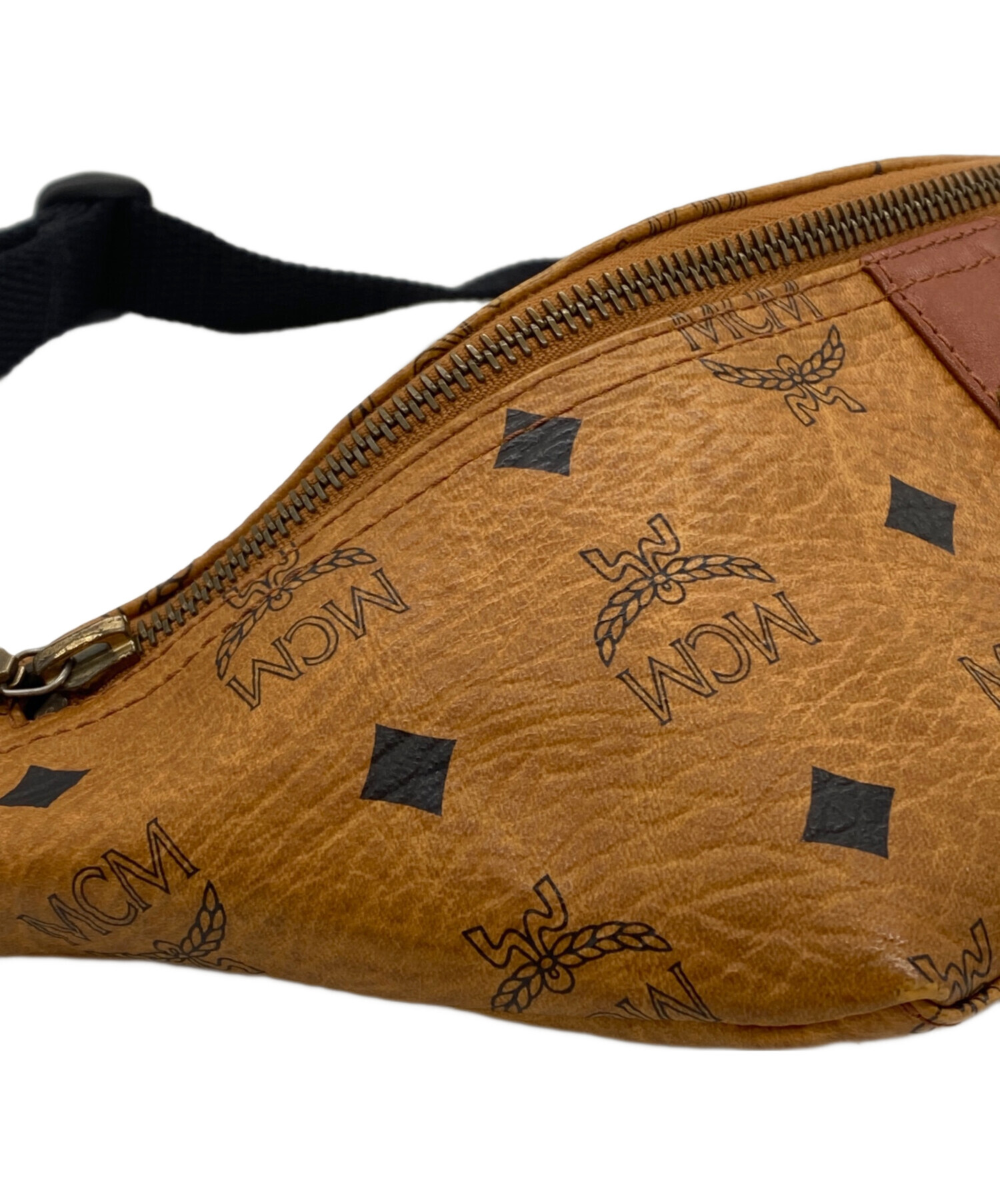MCM ボディバッグ・ウエストポーチ ブラウン 中古・古着通販】MCM (エムシーエム) ウエストバッグ ブラウン