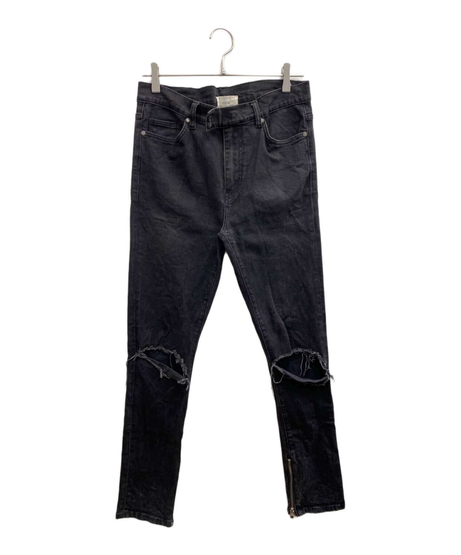 トリートユアセルフ 空港ファッション✈️💘 ・ ・ @__treat.urself__ のフリルジャージ