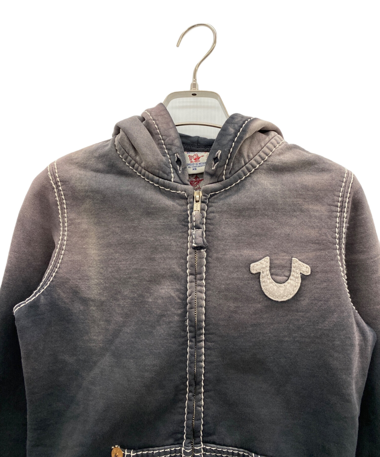 TRUERELIGION刺繍 フード付き グレー パーカー 中古・古着通販】TRUE RELIGION (トゥルー レリジョン) ジップパーカー