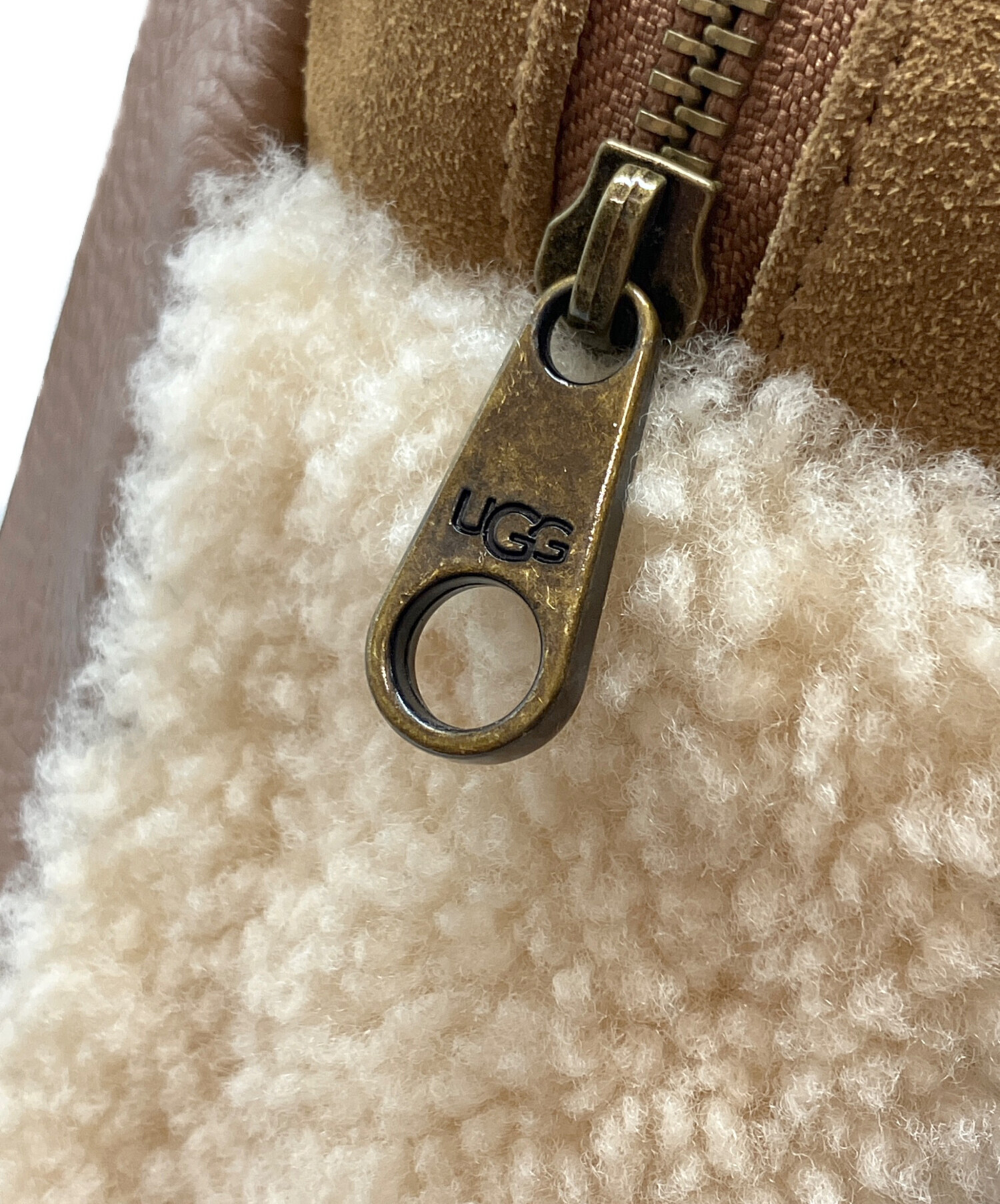 週末お値引き　UGG ブラウン 　ムートン　スエード リュック　定価42000円 中古・古着通販】UGG (アグ) スウェードリュック ブラウン×ホワイト