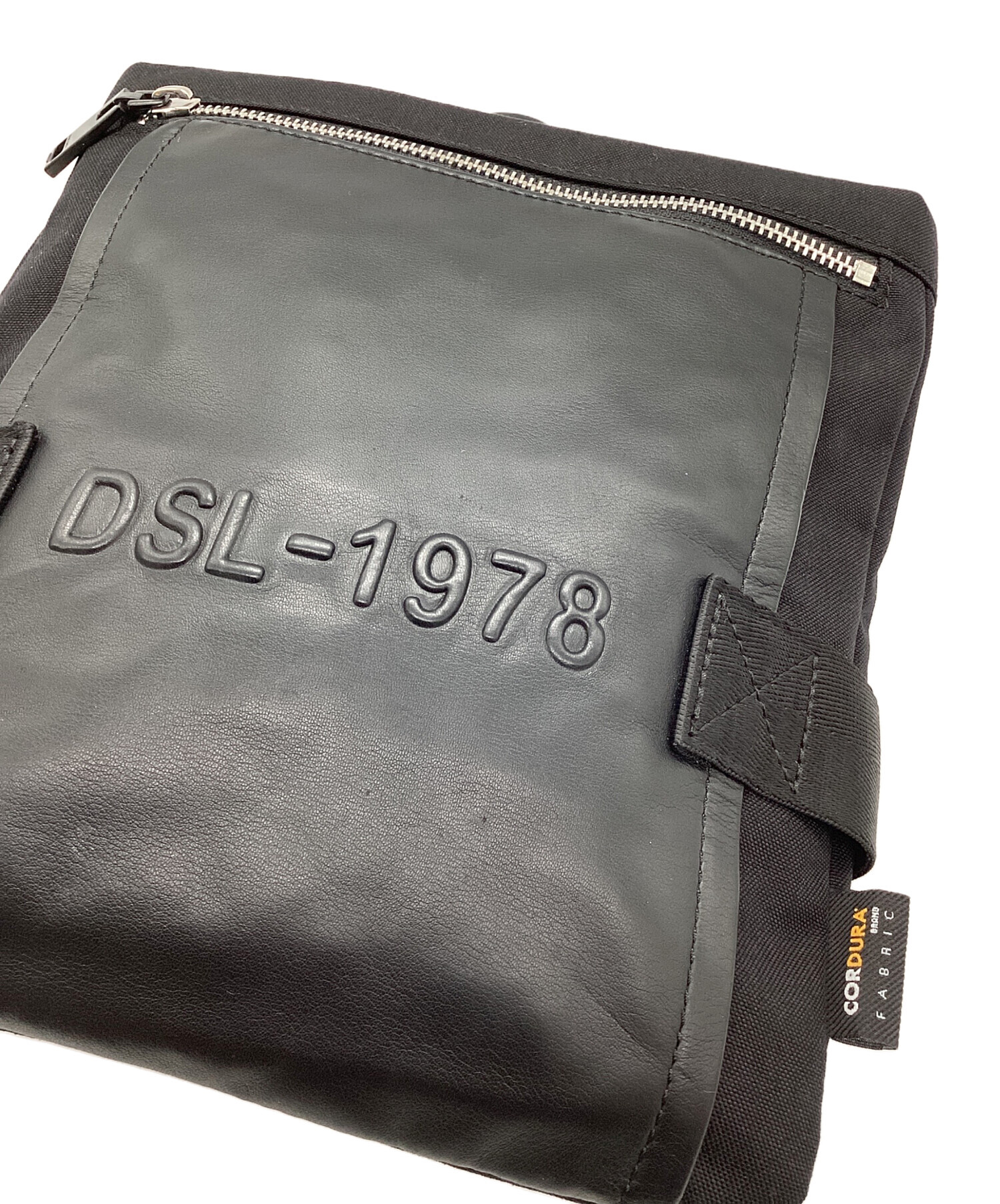 DIESEL ブラックショルダーバッグ 1978年ロゴ付き 中古・古着通販】DIESEL (ディーゼル) DSL-1978ロゴショルダーバッグ