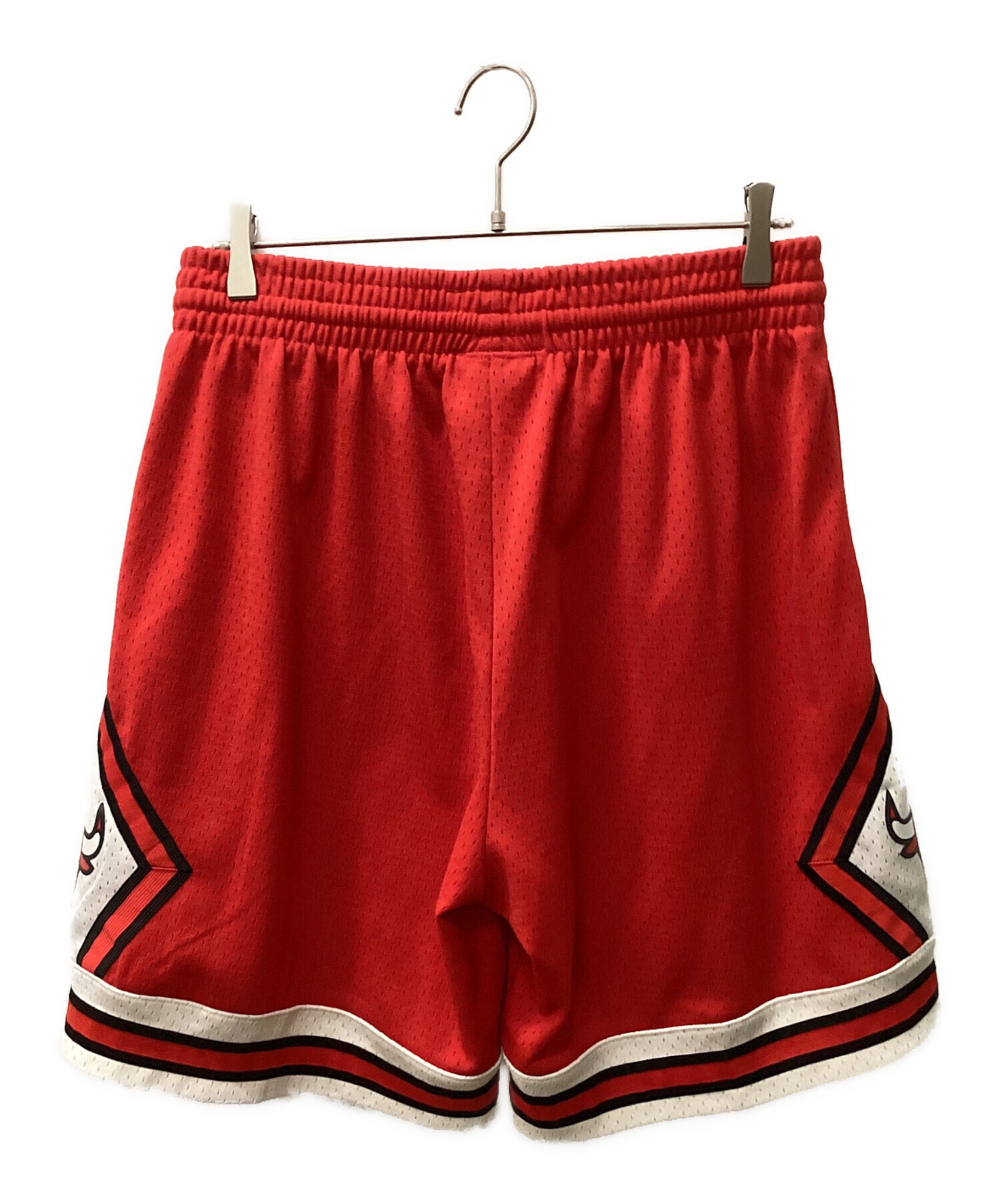 よ*み様 シカゴ・ブルズ バスケットボールパンツ 赤 中古・古着通販】MITCHELL & NESS (ミッチェルアンドネス) シカゴ