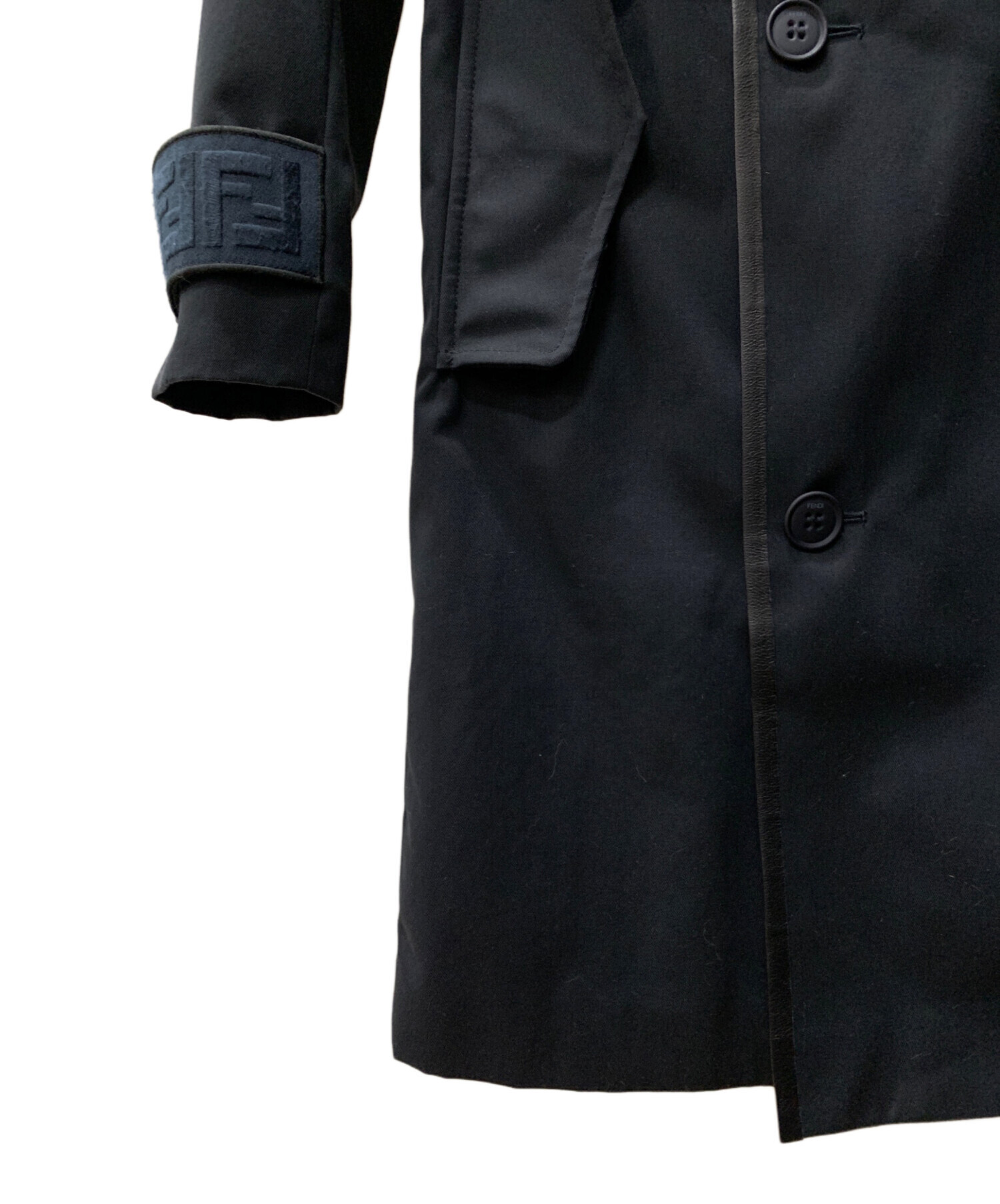 レア 美品　フェンディ　４２　トレンチコート　ロゴライン　ブラック　XL 中古・古着通販】FENDI (フェンディ) 袖ロゴレザーパイピングトレンチ