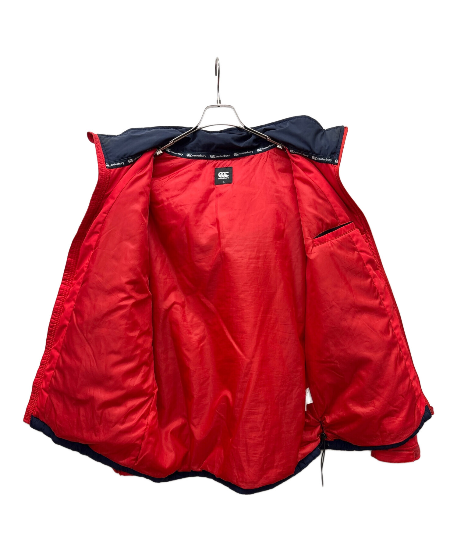 【閲覧数343】【L】Canterbury フード付きレッドジャケット Lサイズ 中古・古着通販】Canterbury (カンタベリー) 中綿ジャケット ネイビー