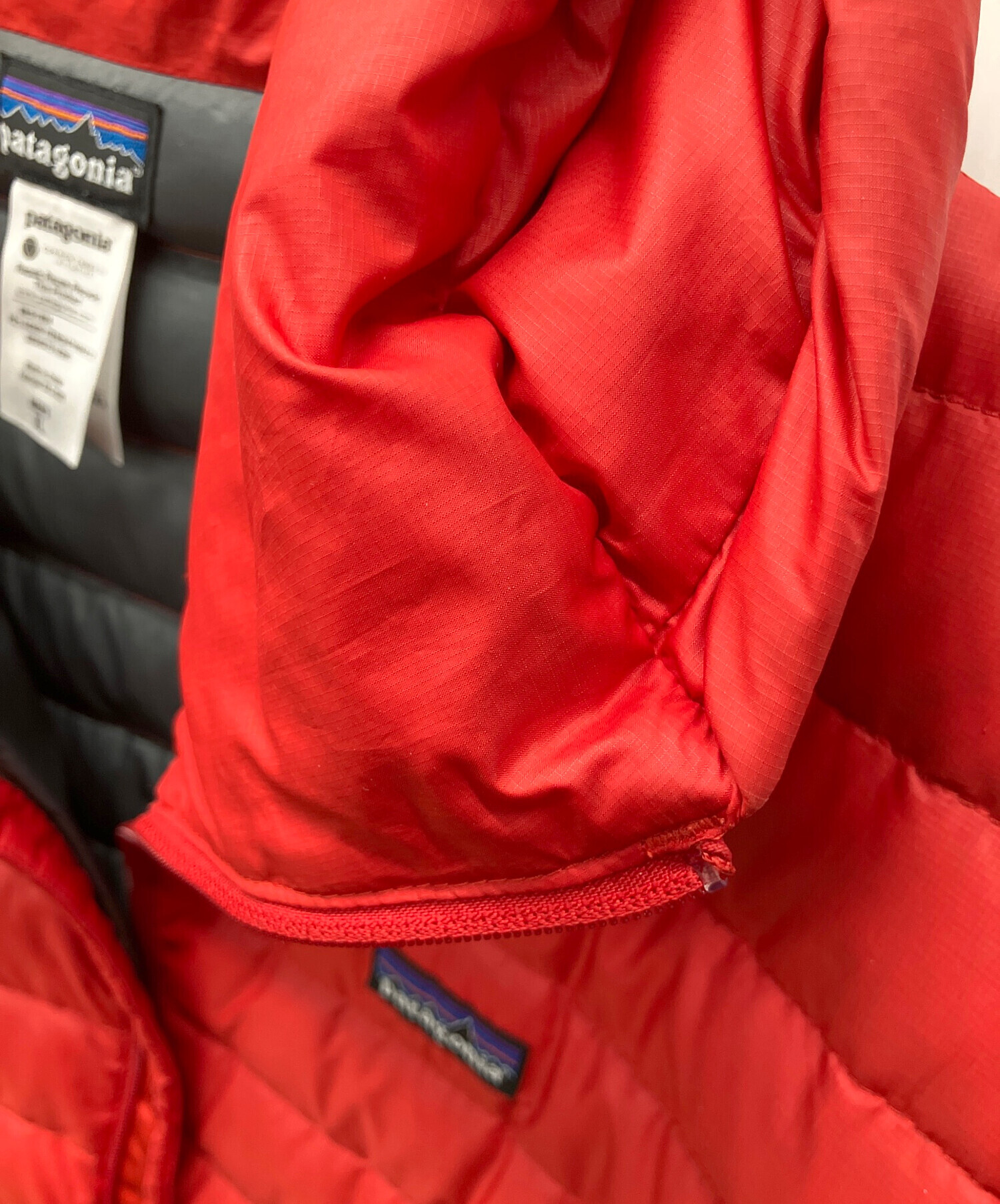 中古・古着通販】Patagonia (パタゴニア) ダウンジャケット レッド 
