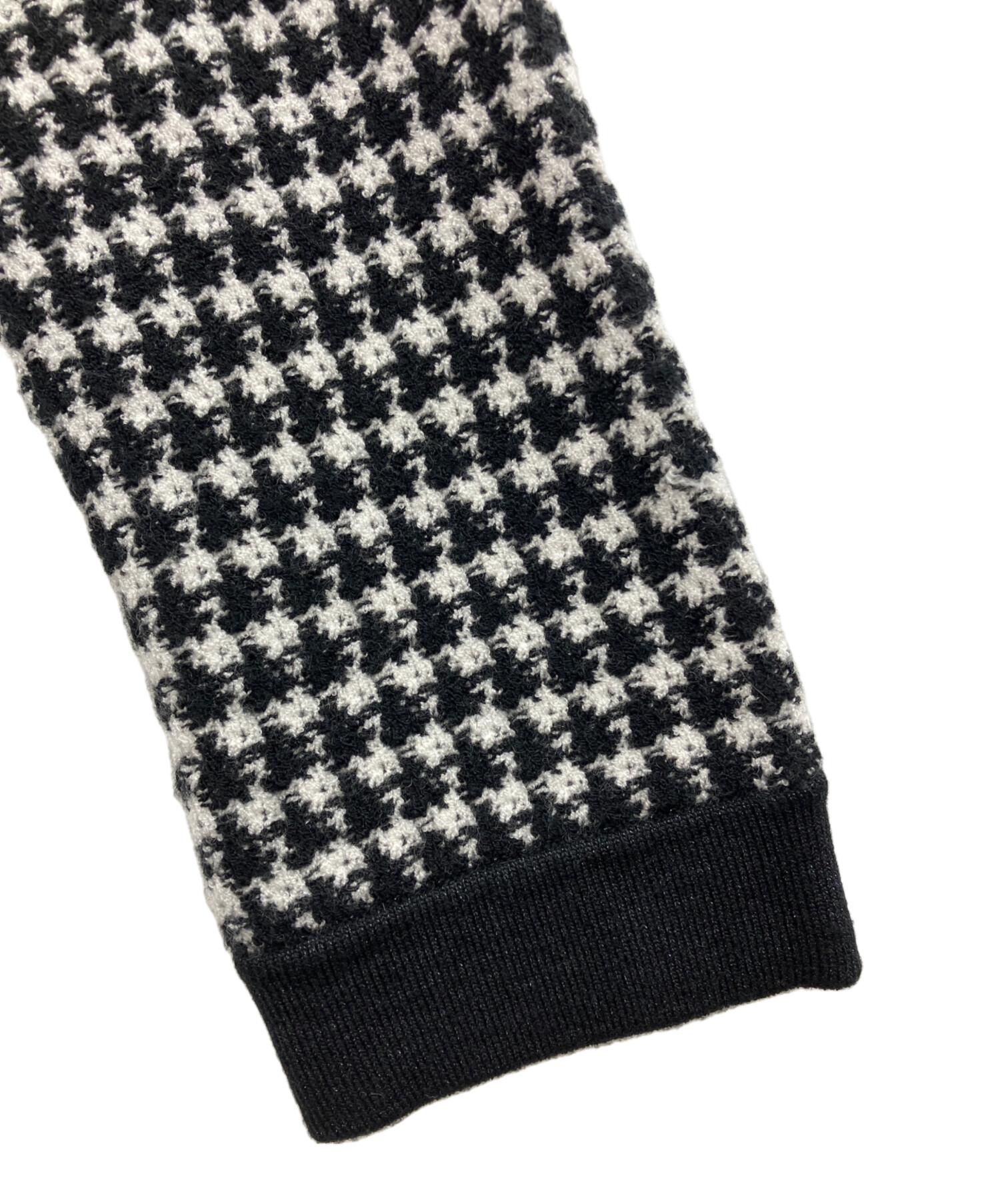 新品未使用タグ付きHerlipto ハーリップトゥ ニット 黒 2way パール 美品 Herlipto ハーリップトゥ Cropped Pearl Cardigan Vネック