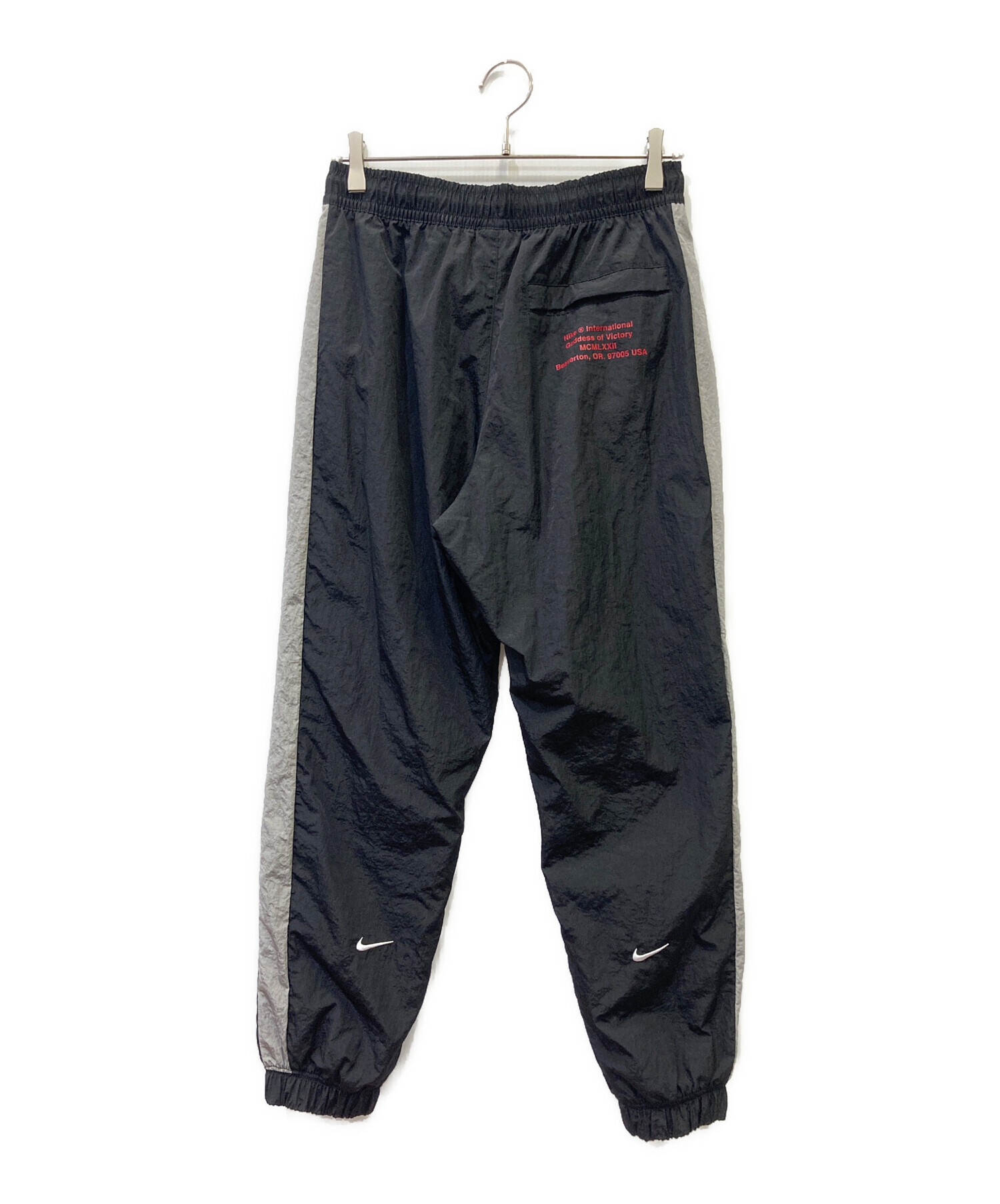 NIKE ナイロンズボン　Mサイズ 中古・古着通販】NIKE (ナイキ) ナイロンパンツ ブラック サイズ:M