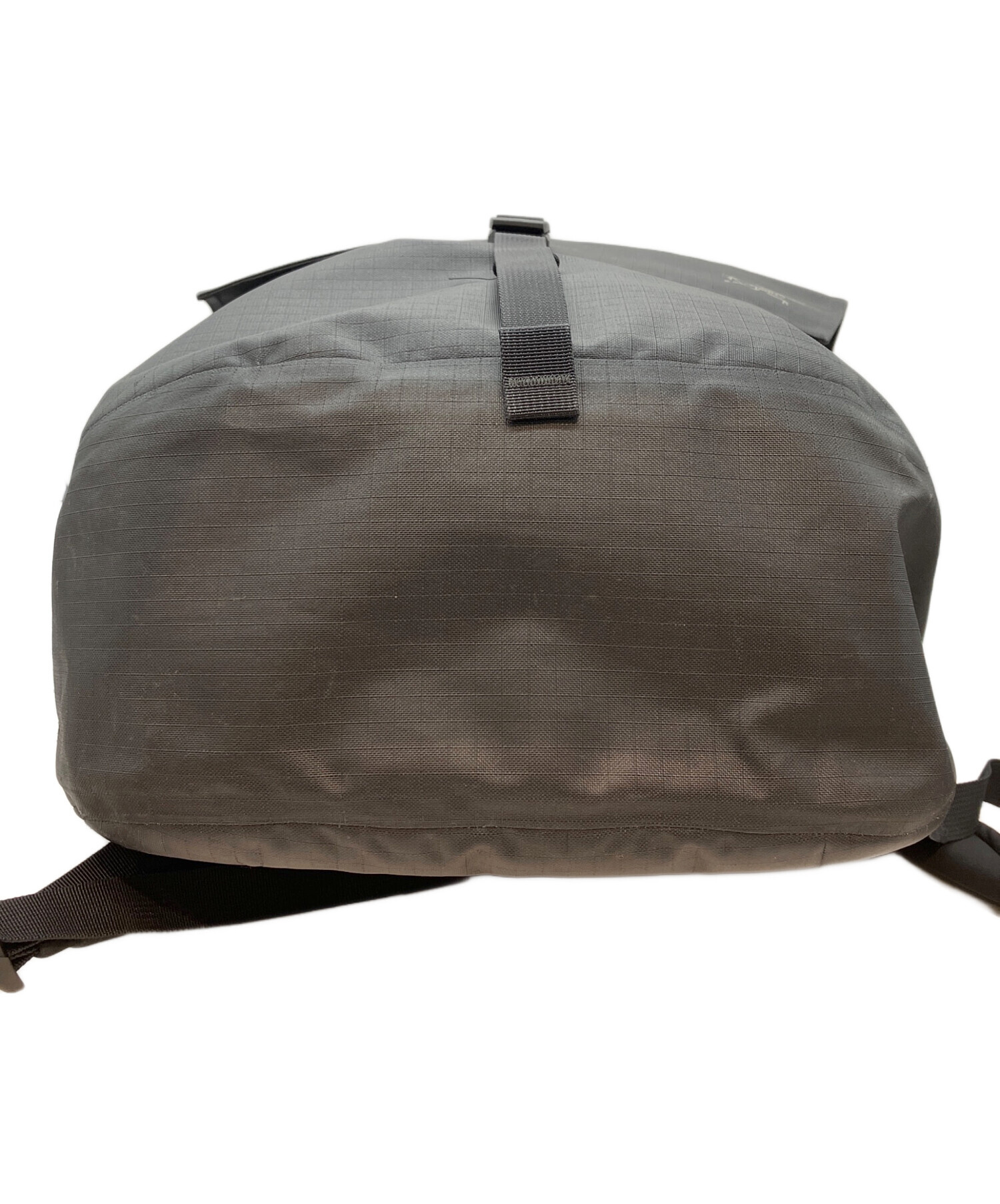 ARC'TERYX ダークグレー リュック 新品 中古・古着通販】ARC'TERYX (アークテリクス) バックパック ブラック