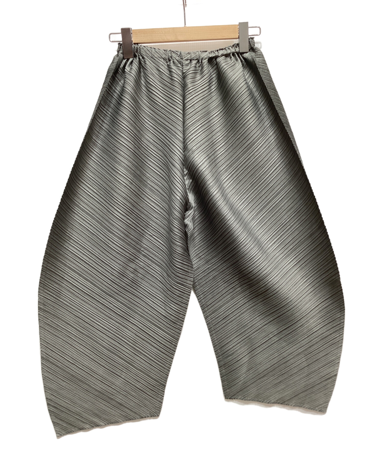 PLEATS PLEASE プリーツプリーズ グレー 7分丈パンツ 美品 中古・古着通販】PLEATS PLEASE (プリーツプリーズ) プリーツ
