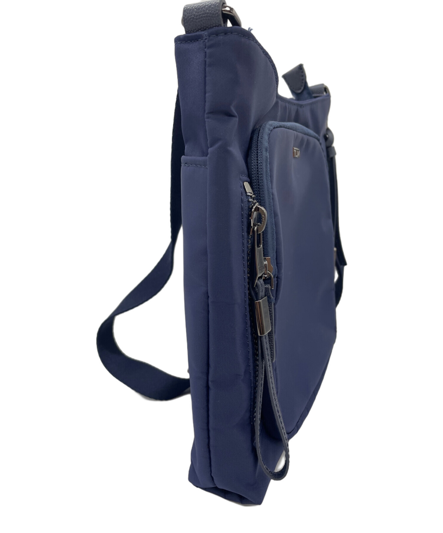 【美品】TUMI ショルダーバッグ ネイビー 中古・古着通販】TUMI (トゥミ) ショルダーバッグ ネイビー｜ブランド