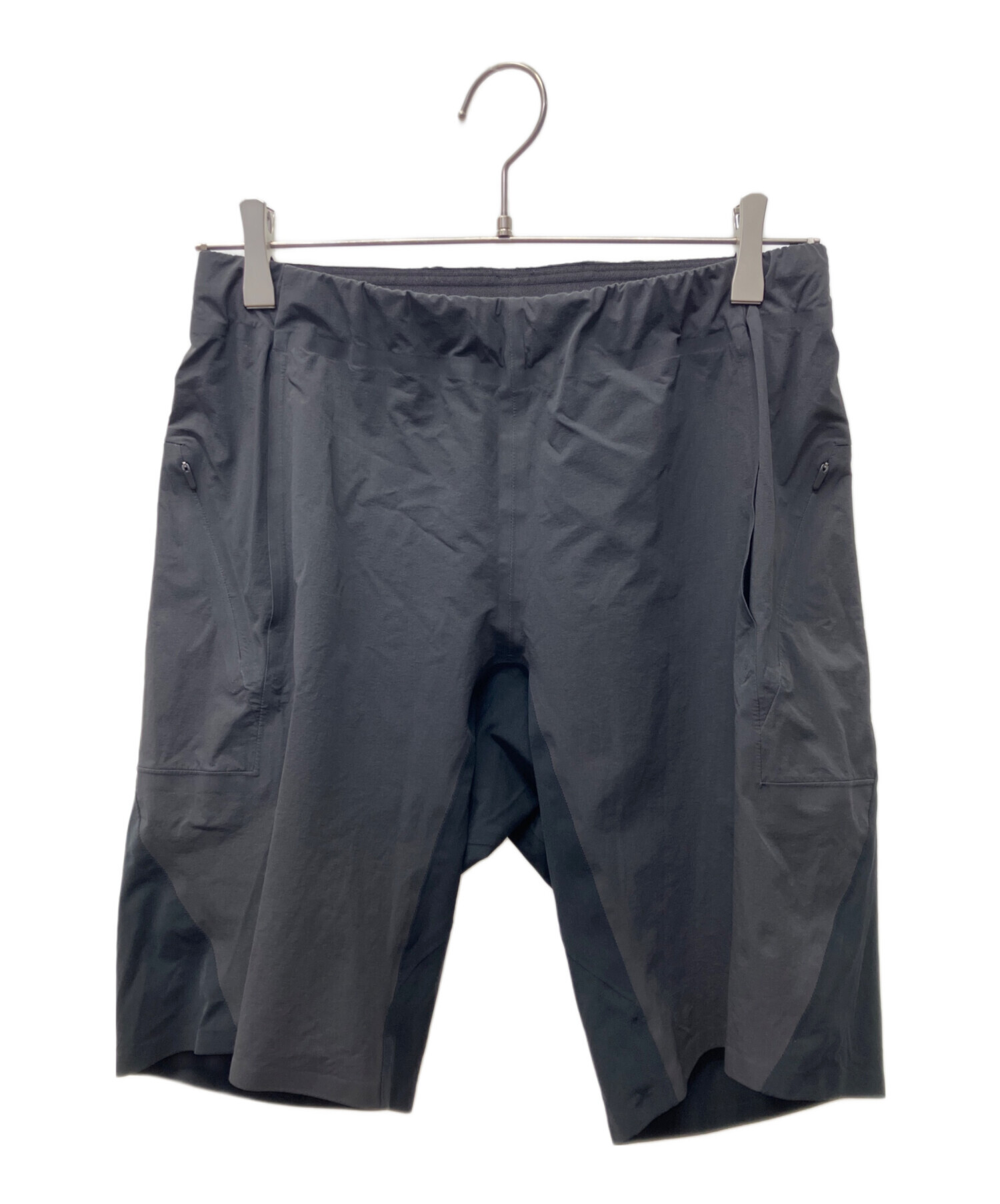 Arc'teryx グレーショートパンツ 中古・古着通販】ARC'TERYX (アークテリクス) ショートパンツ ブラック