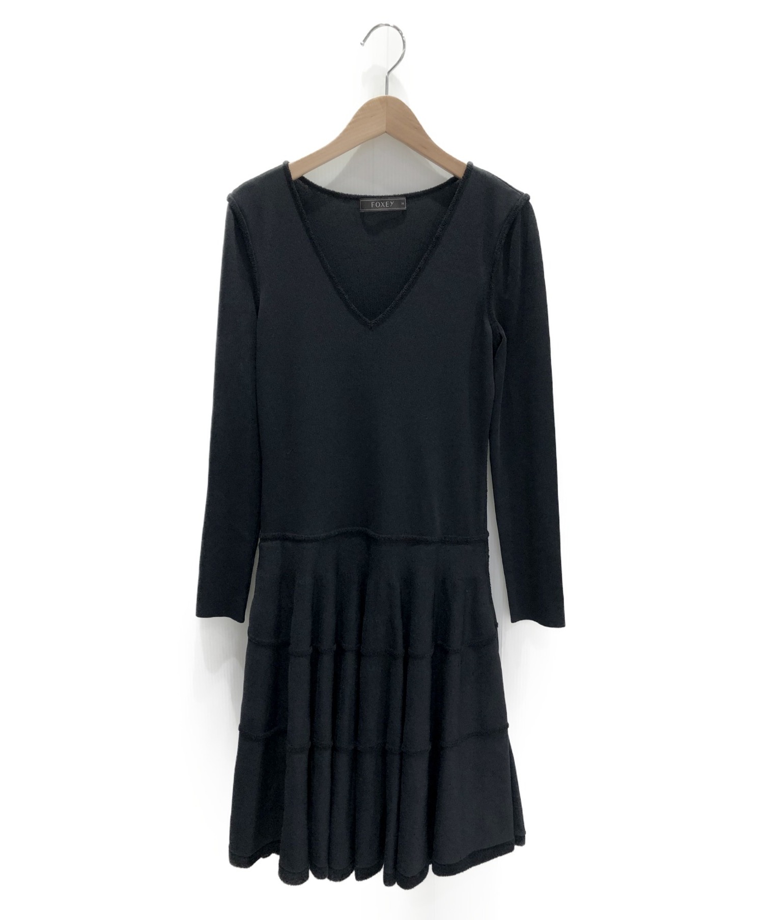 高級 FOEXY フォクシー ニットワンピース プリーツ 膝丈 ブラック 38 中古・古着通販】FOXEY (フォクシー) ニットワンピース ブラック