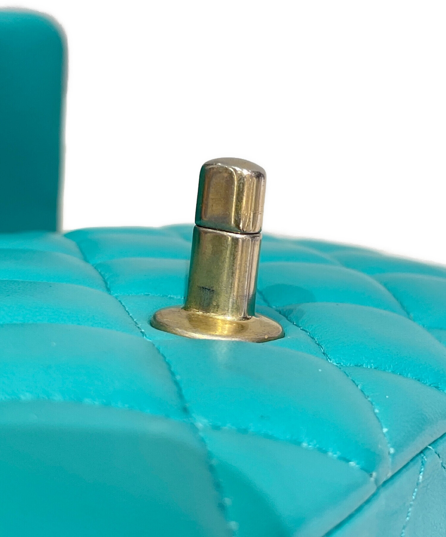 CHANEL レア　エメラルドグリーンカラーのオールロゴプリントストール CHANEL レア エメラルドグリーンカラーのオールロゴプリントストール 小物