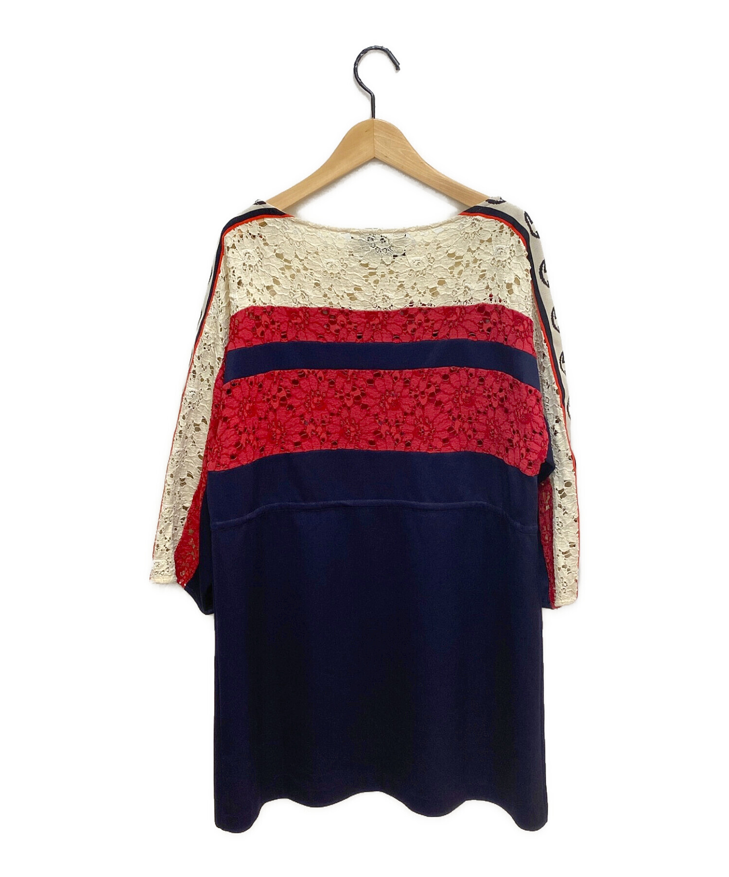 GUCCI 半袖ワンピース グレー 赤 ネイビー 中古・古着通販】GUCCI (グッチ) GGワッペンストライプ ワンピース