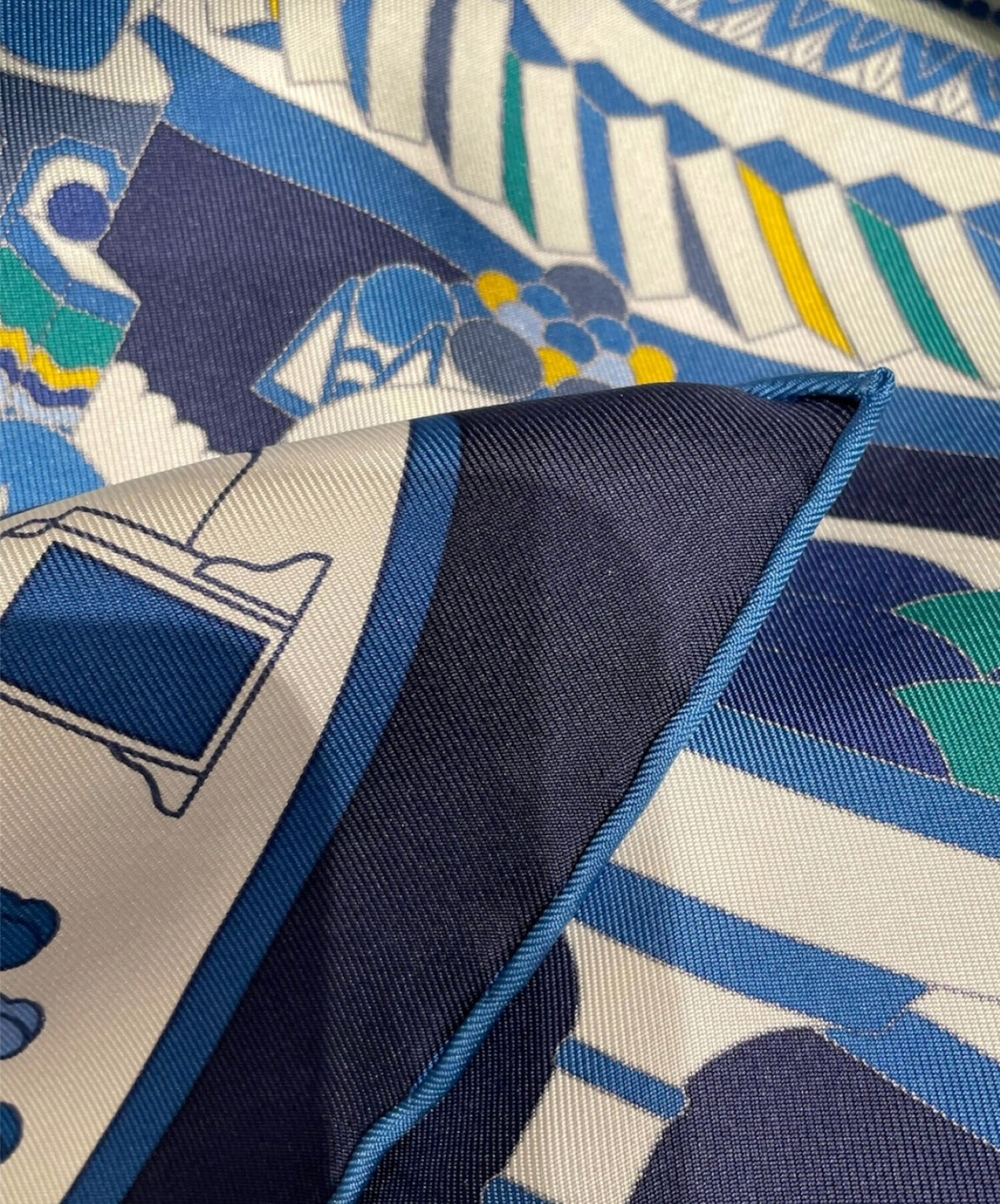 【未使用品】HERMES エルメス スカーフ カレ90 ケニアの真珠 マサイ エルメス カレ90 PERLES DU KENYA ケニアの真珠 スカーフ シルク