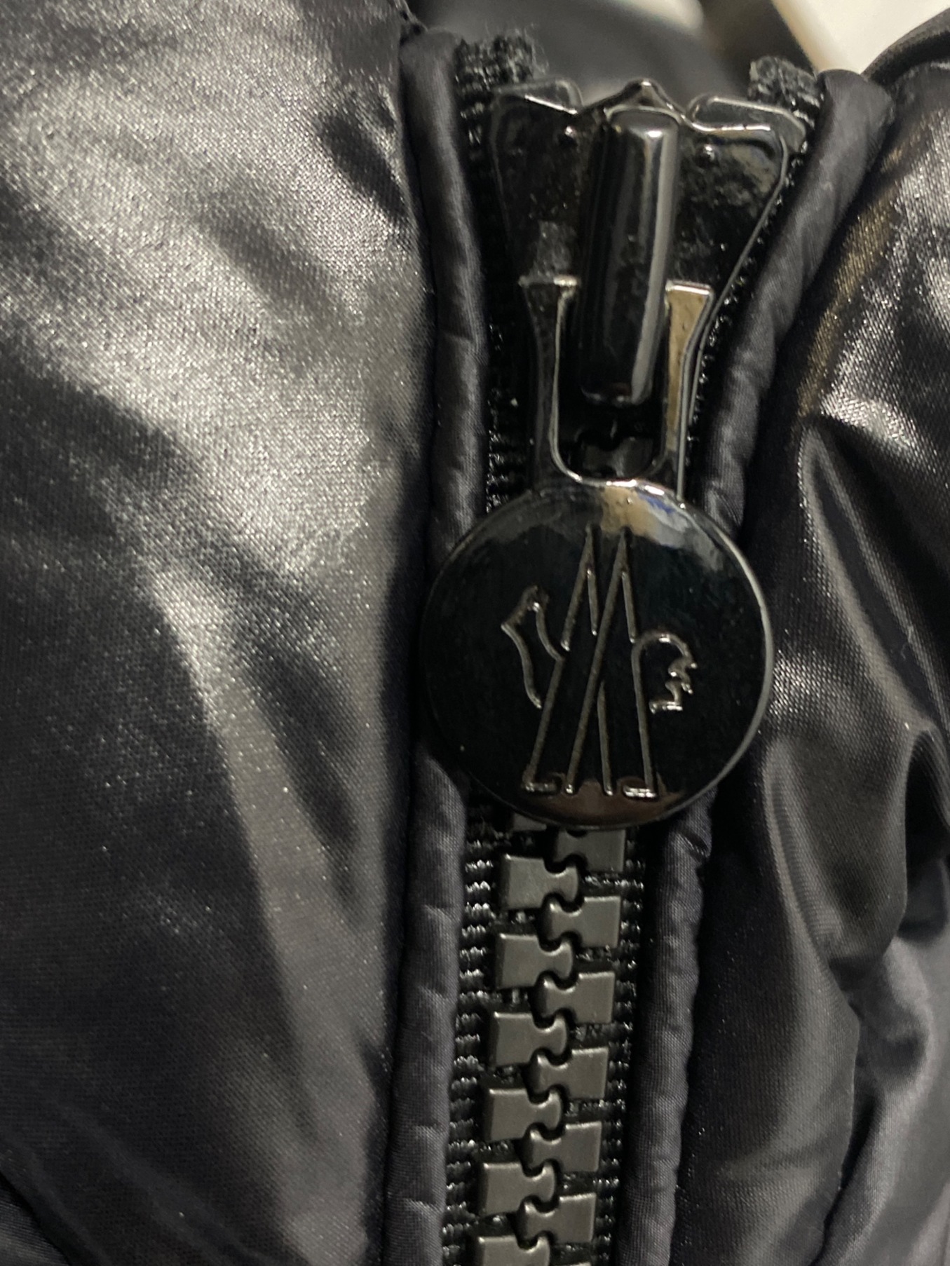 美品⭐️モンクレール　MONTREUIL モントレイユ　黒　2　4D209 MONCLER】【ルーマニア製】【トップス】モンクレール『MONTREUIL