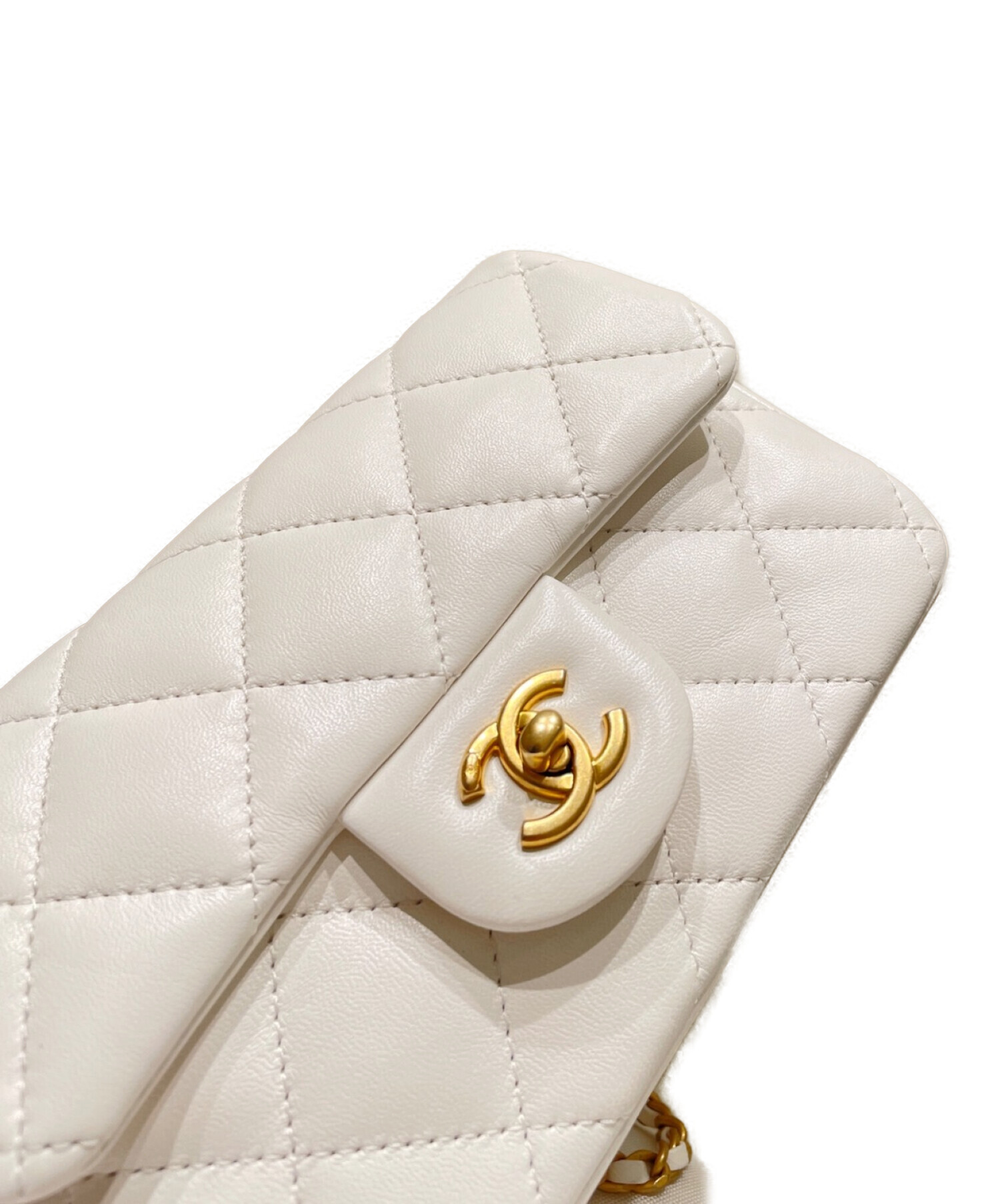 中古・古着通販】CHANEL (シャネル) ミニマトラッセ ホワイト サイズ 