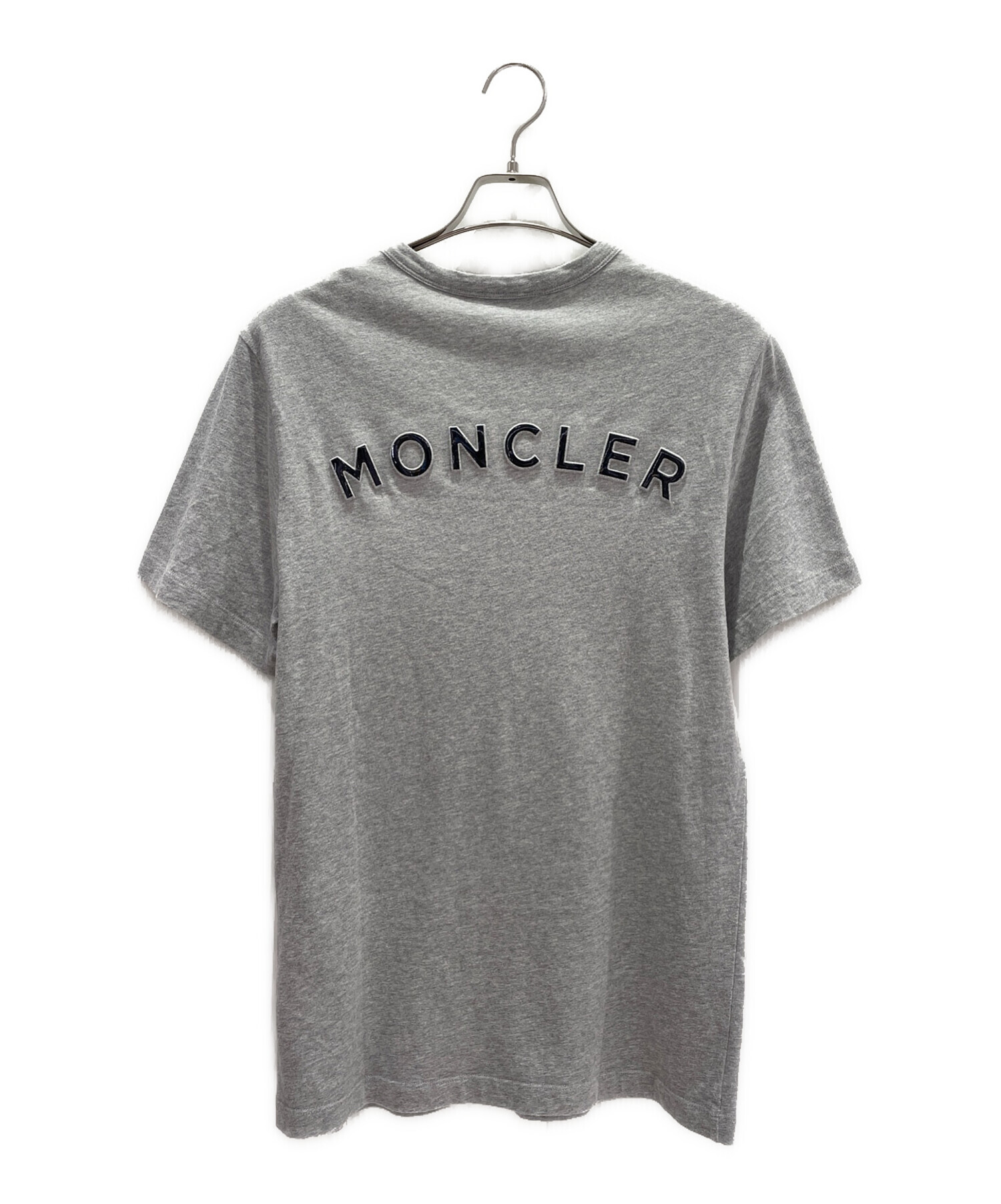 MONCLER グレー ロゴプリント Tシャツ 中古・古着通販】MONCLER (モンクレール) ラバープリントロゴパッチT