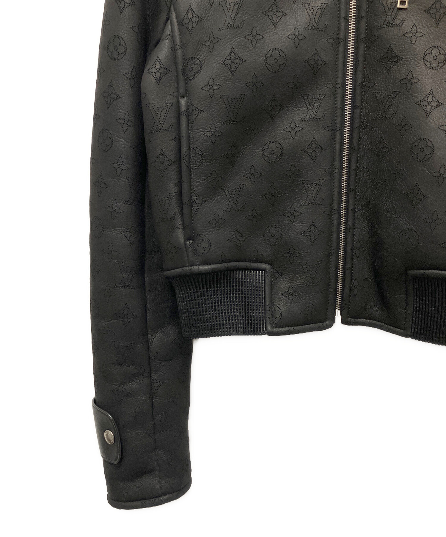 【専用】Louis Vuitton ブラック ジャケット 中古・古着通販】LOUIS VUITTON (ルイ ヴィトン) モノグラムパンチング