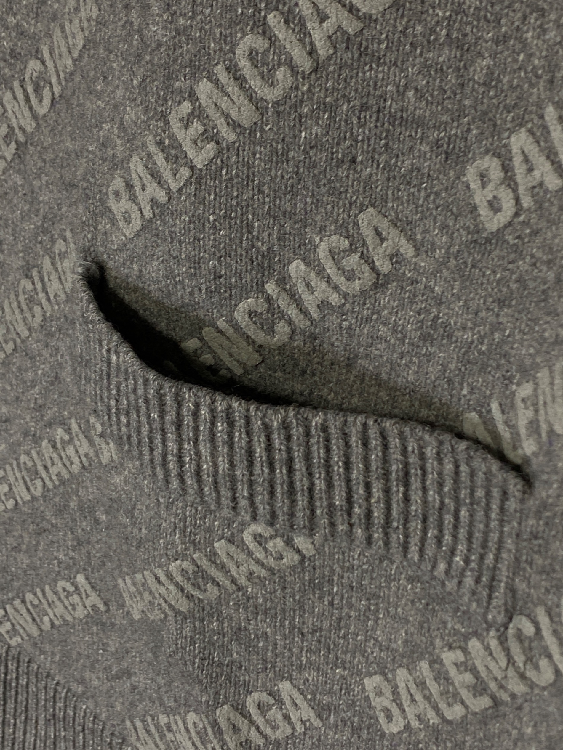 中古・古着通販】BALENCIAGA (バレンシアガ) オールオーバーロゴ