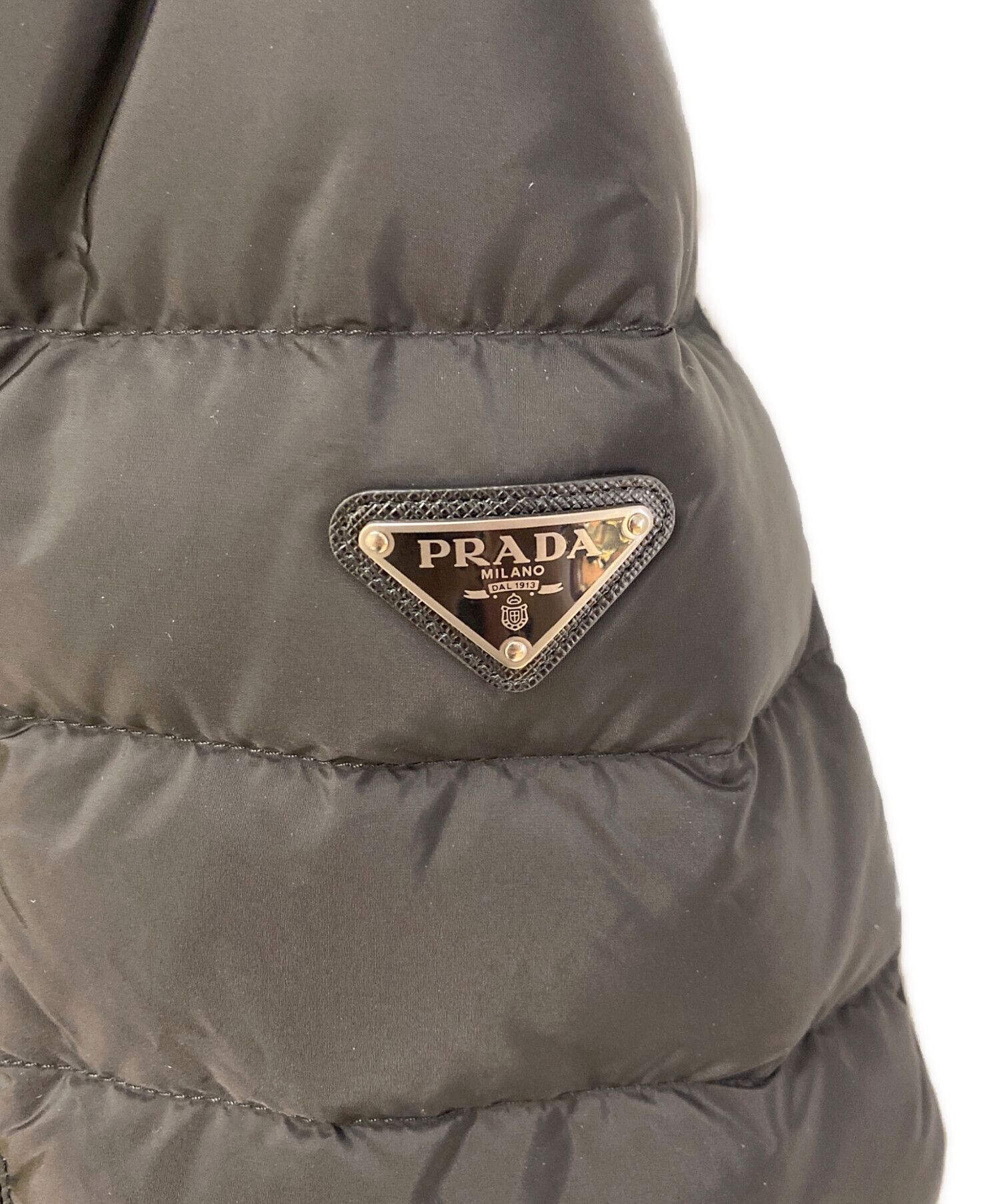 高級 大きめ プラダ ロゴプレート フード付き ダウンジャケット 中古・古着通販】PRADA (プラダ) ロゴプレートダウンコート ネイビー