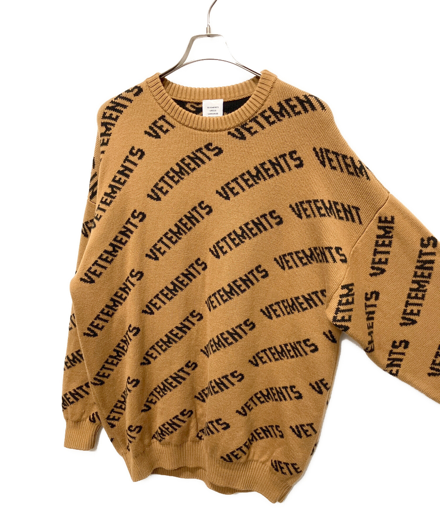 VETEMENTS ニット ETE2016 / デビューして2年目の貴重品 中古・古着通販】VETEMENTS (ヴェトモン) オールオーバーロゴニット