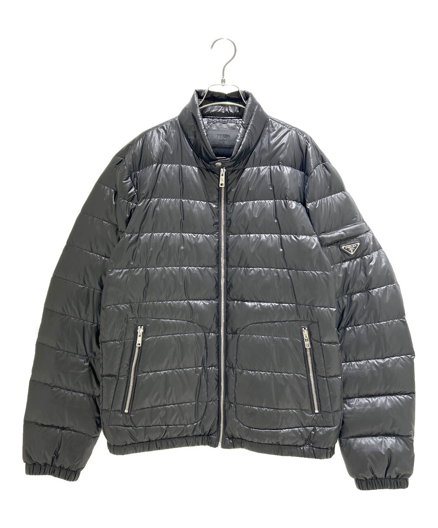 中古・古着通販】PRADA (プラダ) ロゴプレートダウンジャケット SGA506 中古・古着通販】PRADA (プラダ) ロゴプレートダウンジャケット SGA506