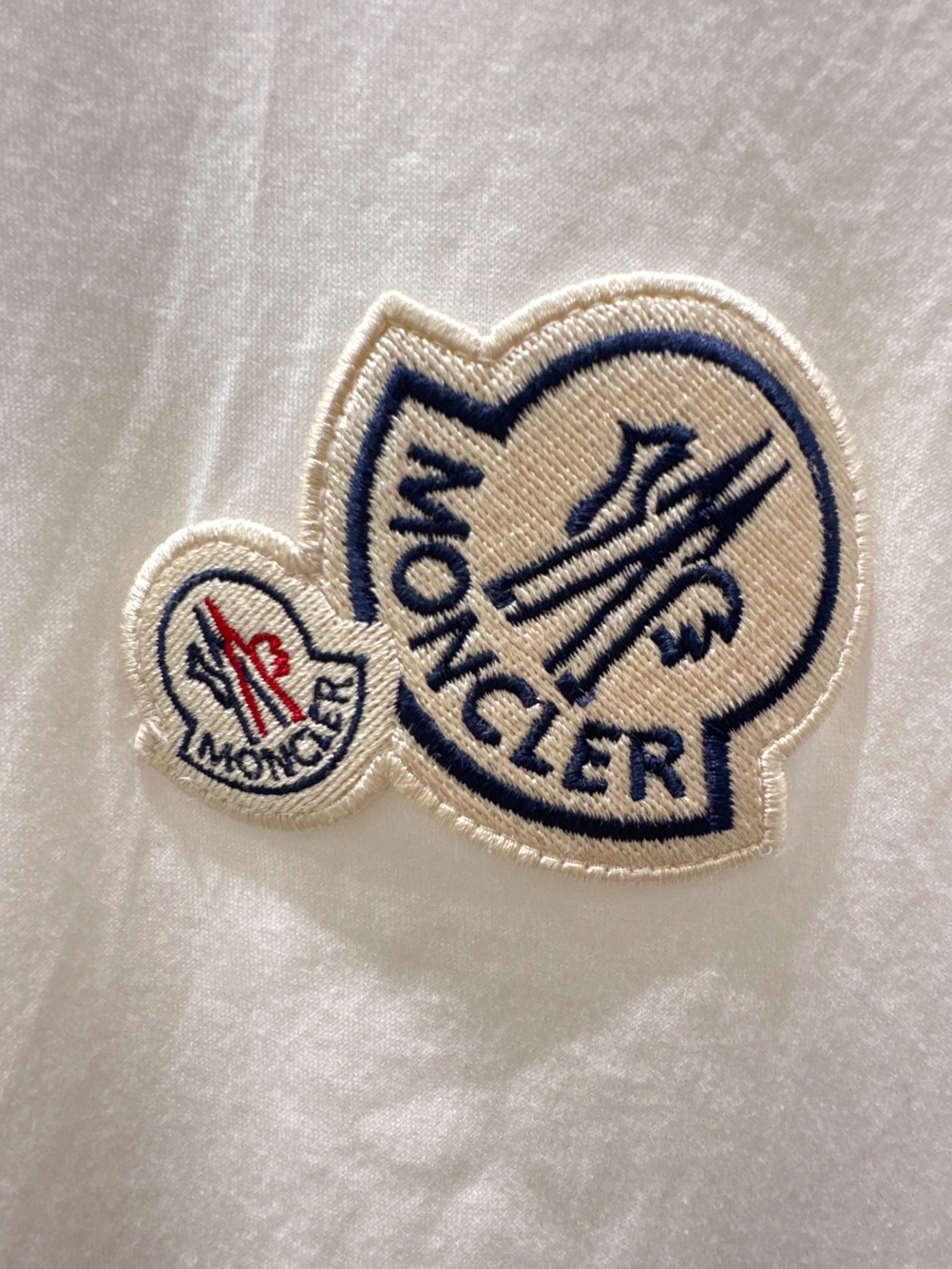 中古・古着通販】MONCLER (モンクレール) ワッペンロゴTシャツ