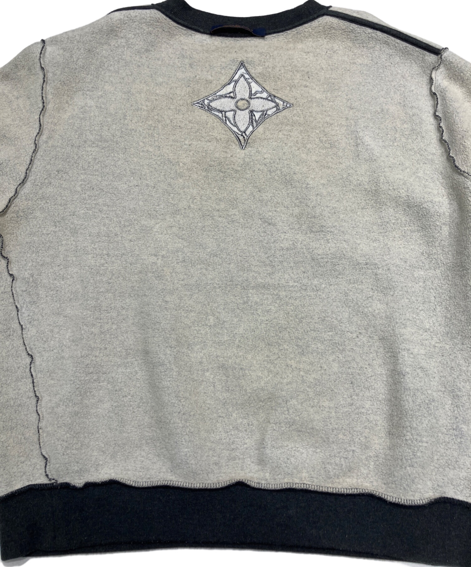 再値下げ！！ルイヴィトン モノグラ厶 LV エンボス加工 トップス スウェット 中古・古着通販】LOUIS VUITTON (ルイ ヴィトン) Crew neck LV logo