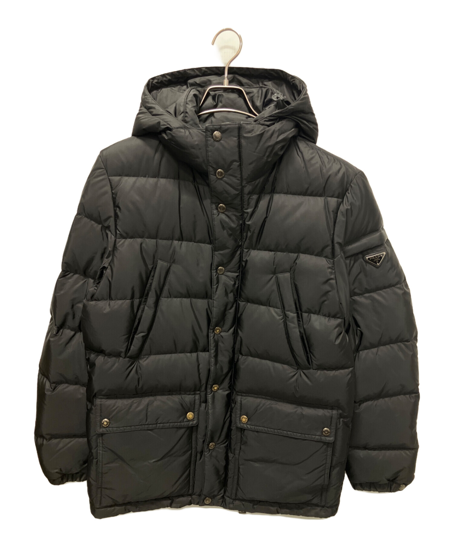 中古・古着通販】PRADA (プラダ) プレートデザイン フーデット 中古・古着通販】PRADA (プラダ) プレートデザイン フーデット