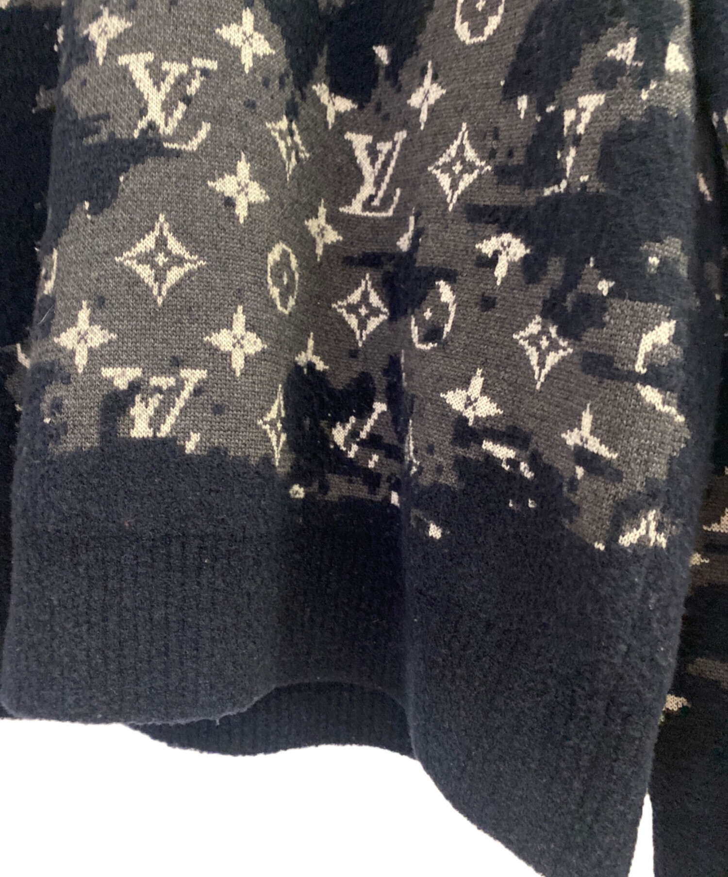 LOUIS VUITTON 抽象模様セーター 中古・古着通販】LOUIS VUITTON (ルイ ヴィトン) モノグラムディスト
