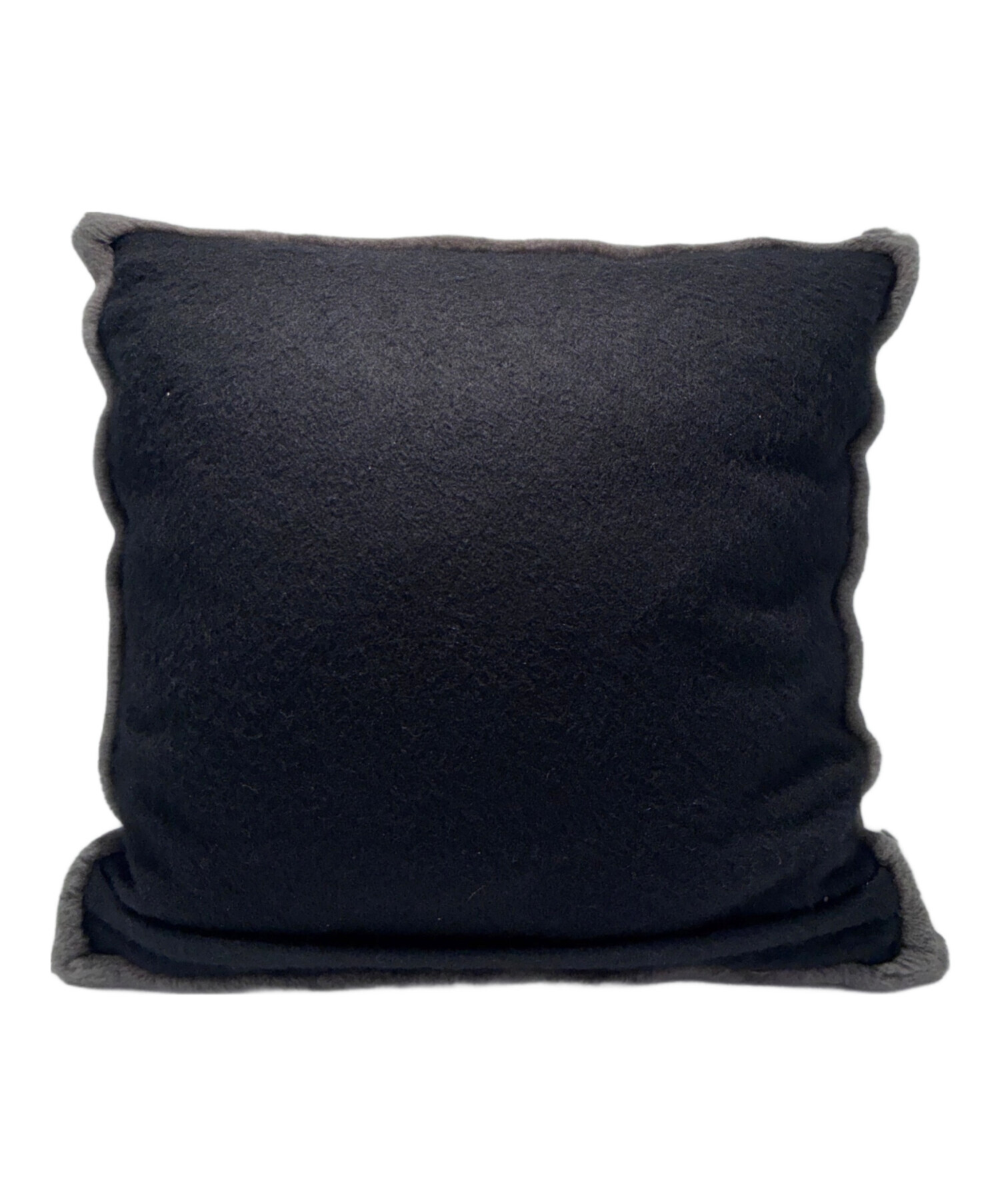 中古・古着通販】CHANEL (シャネル) ココマーク ムートンクッション