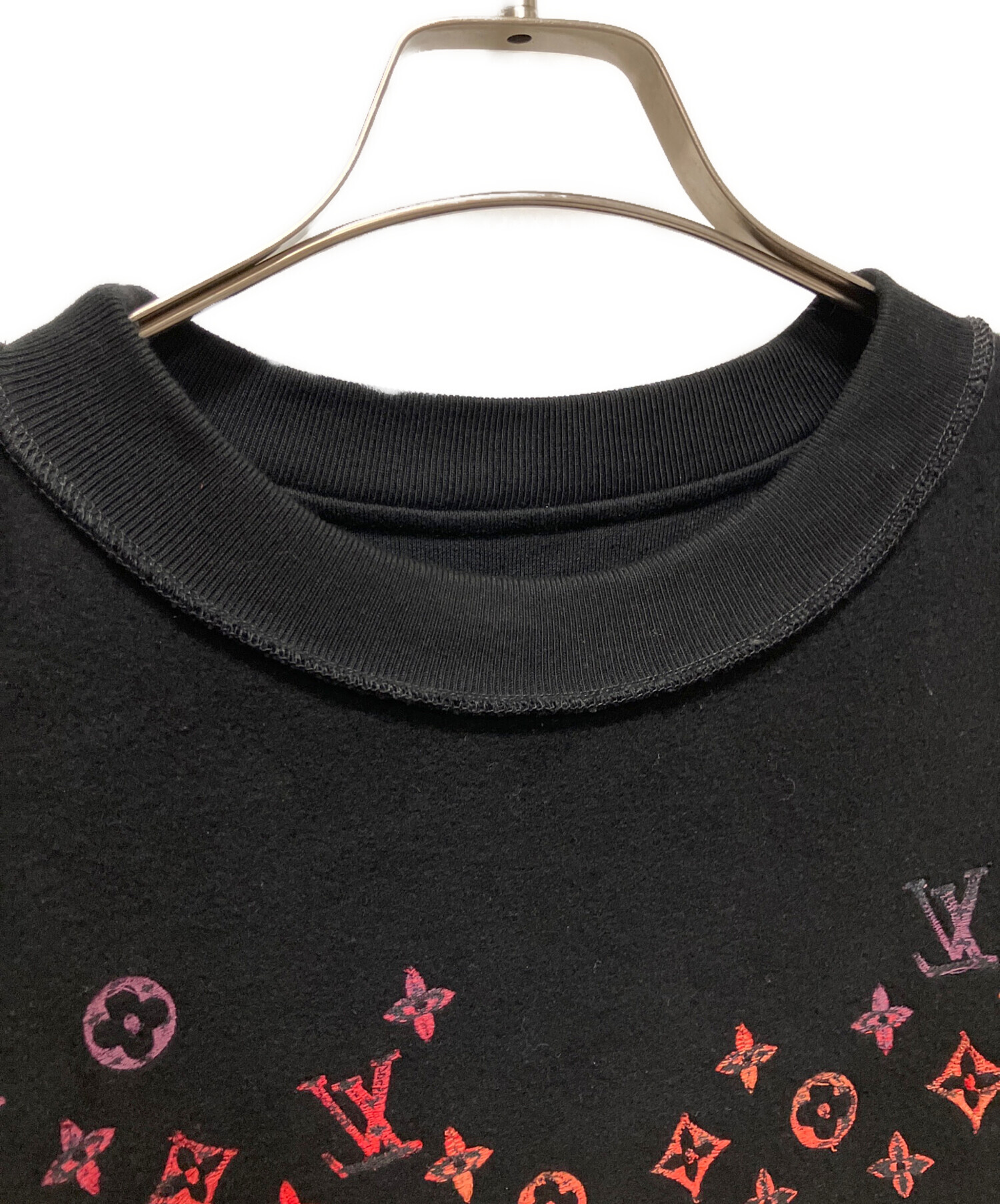 ルイヴィトン サイズ:XXL  24AW  RM242MQ JUJ HQY31W グラデーションモノグラム エンブロイダリースウェット 中古 SB01 中古・古着通販】LOUIS VUITTON (ルイ ヴィトン) モノグラムエンブロ