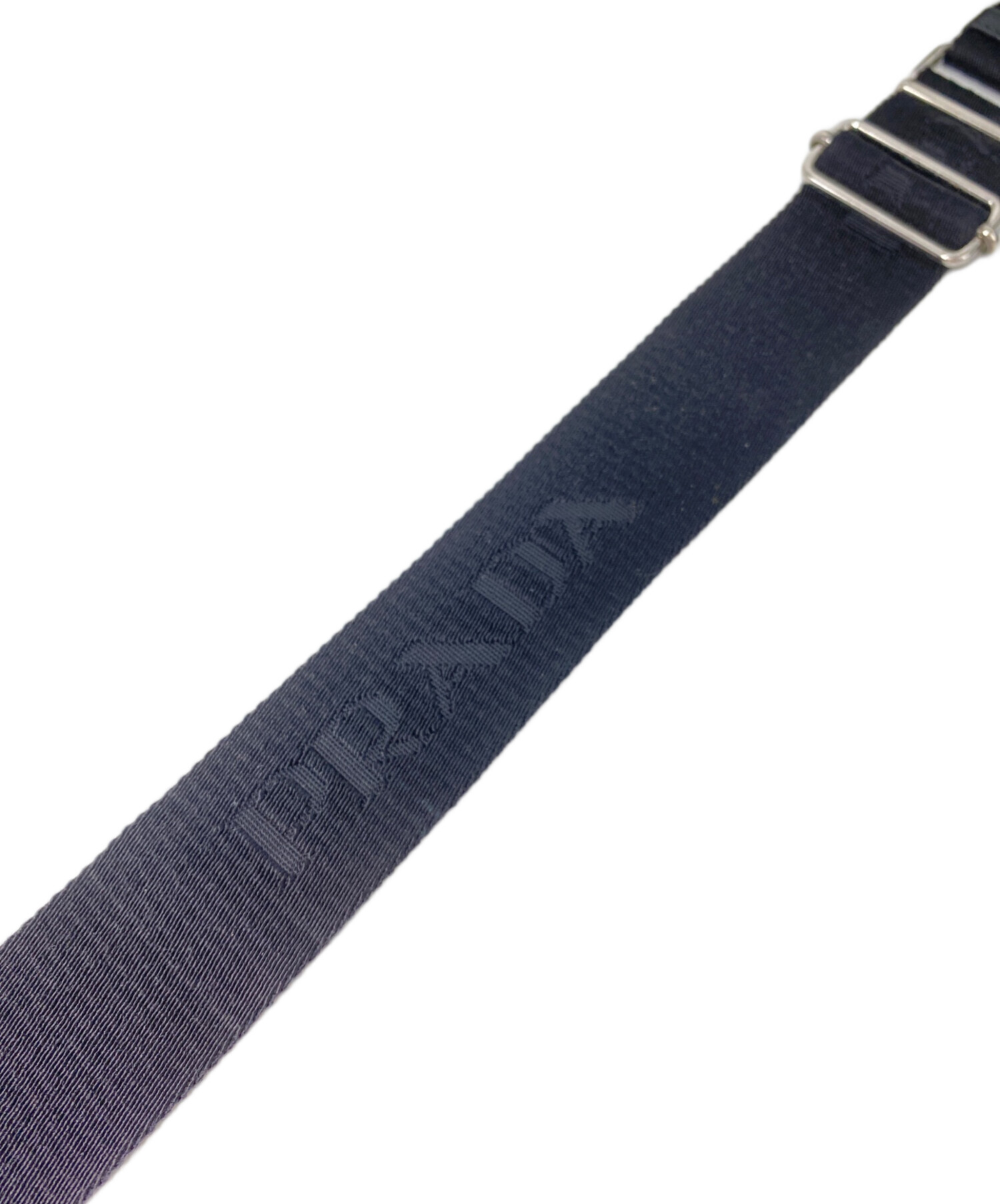 ほぼ未使用　プラダ　ロゴ　三角　トライアングル　スリット　スカート PRADA（プラダ）』のシンボル“トライアングルロゴ”から新たな