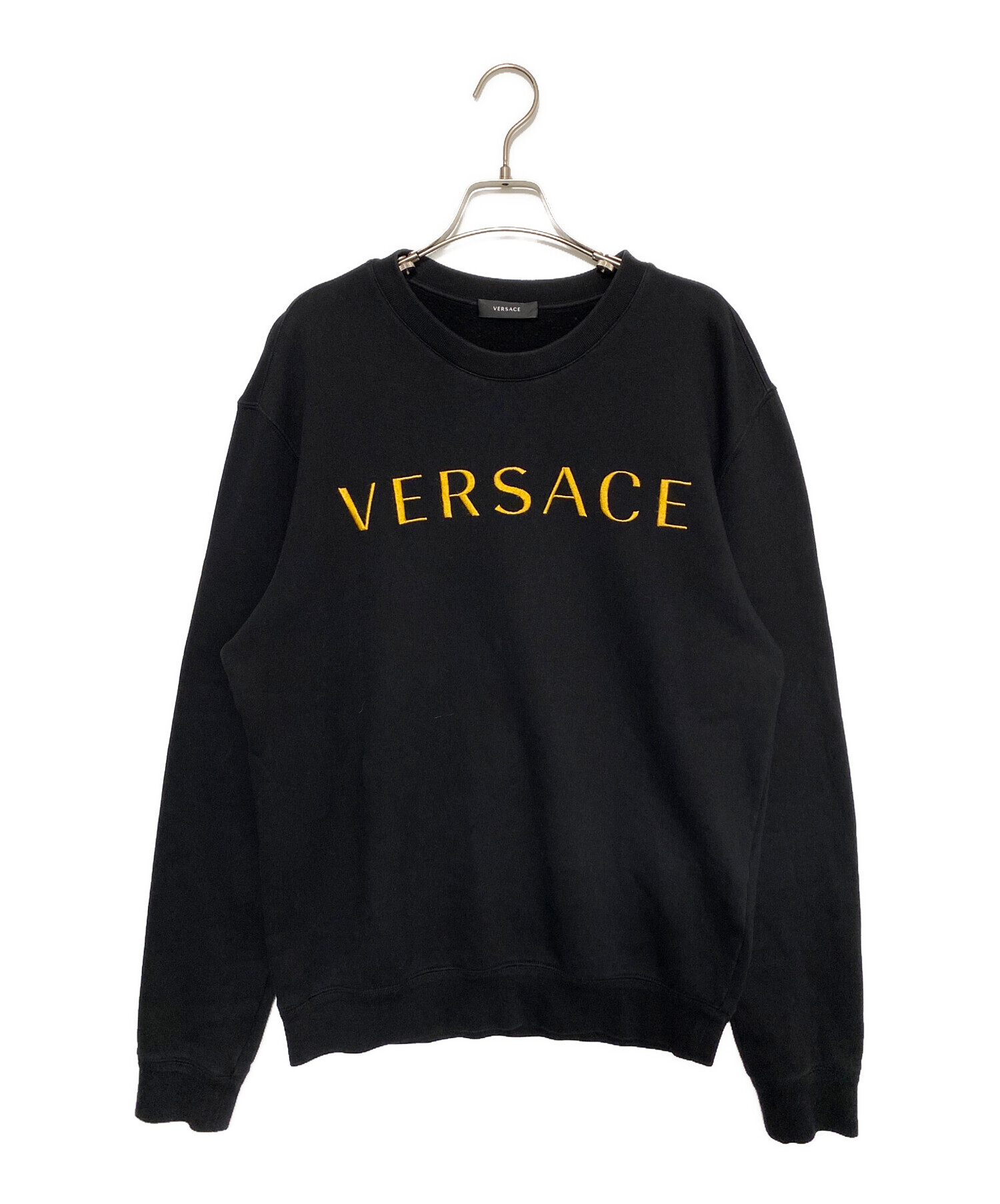 VERSACE ゴールドロゴ トレーナー 中古・古着通販】VERSACE (ヴェルサーチェ) ロゴスウェット ブラック