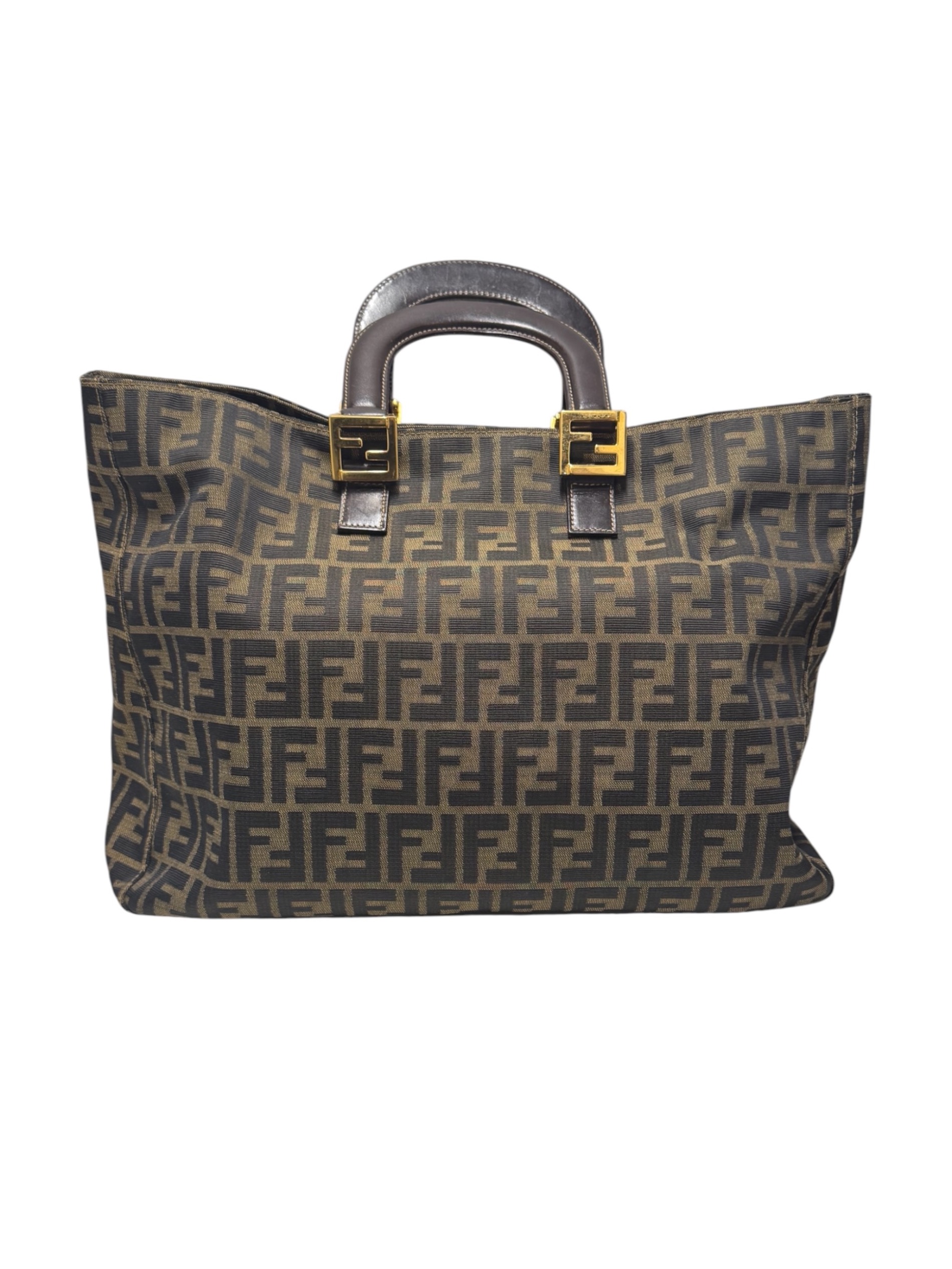 未使用に近い フェンディ トートバッグ ズッカ柄 ファスナー 大容量 ブラック 中古・古着通販】FENDI (フェンディ) FENDI/ズッカトートバッグ サイズ