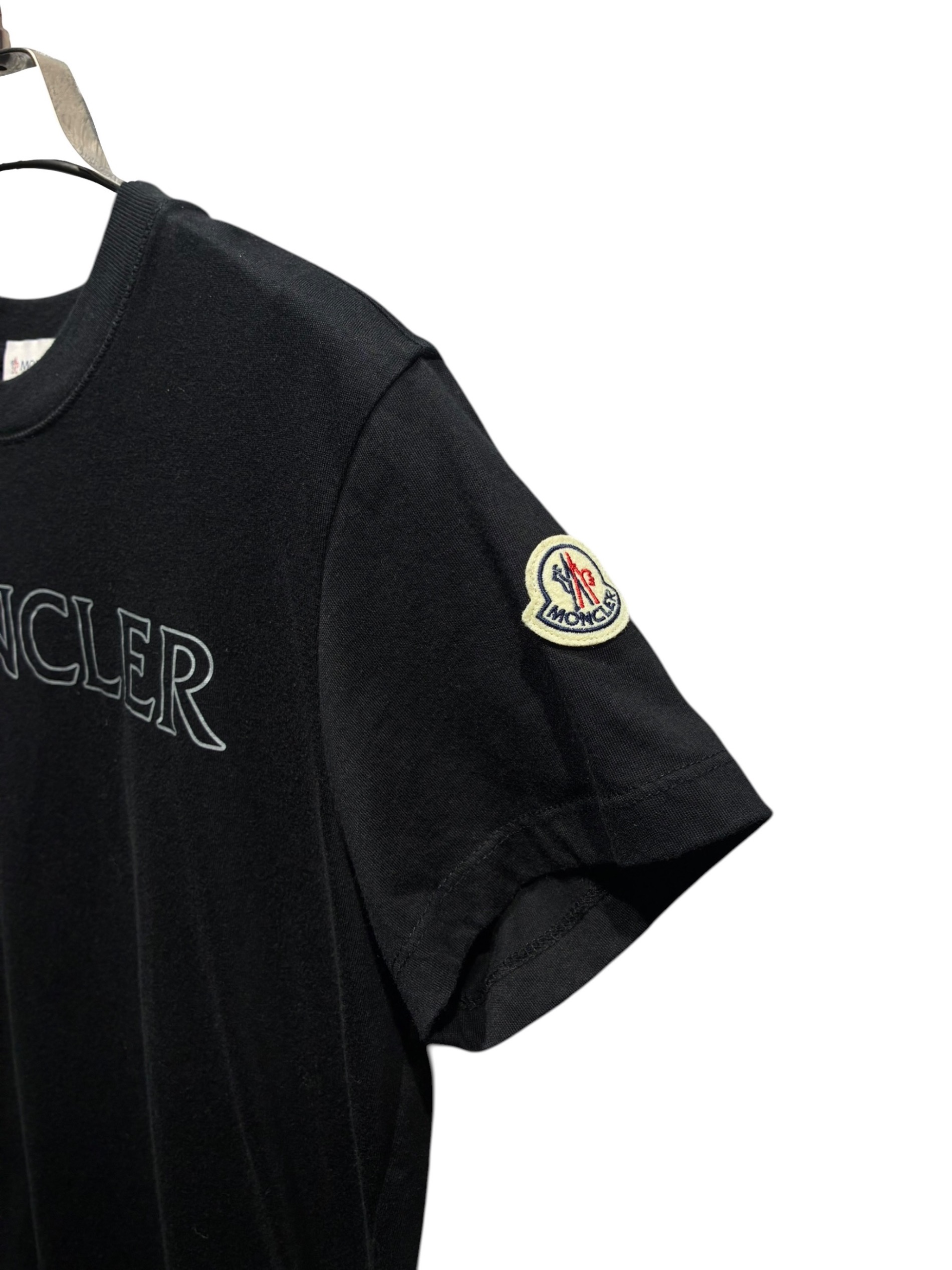 【高級・入手困難】 モンクレール ラバーロゴ 希少 デザイン 黒タグ Tシャツ 中古・古着通販】MONCLER (モンクレール) ロゴTシャツ ブラック サイズ