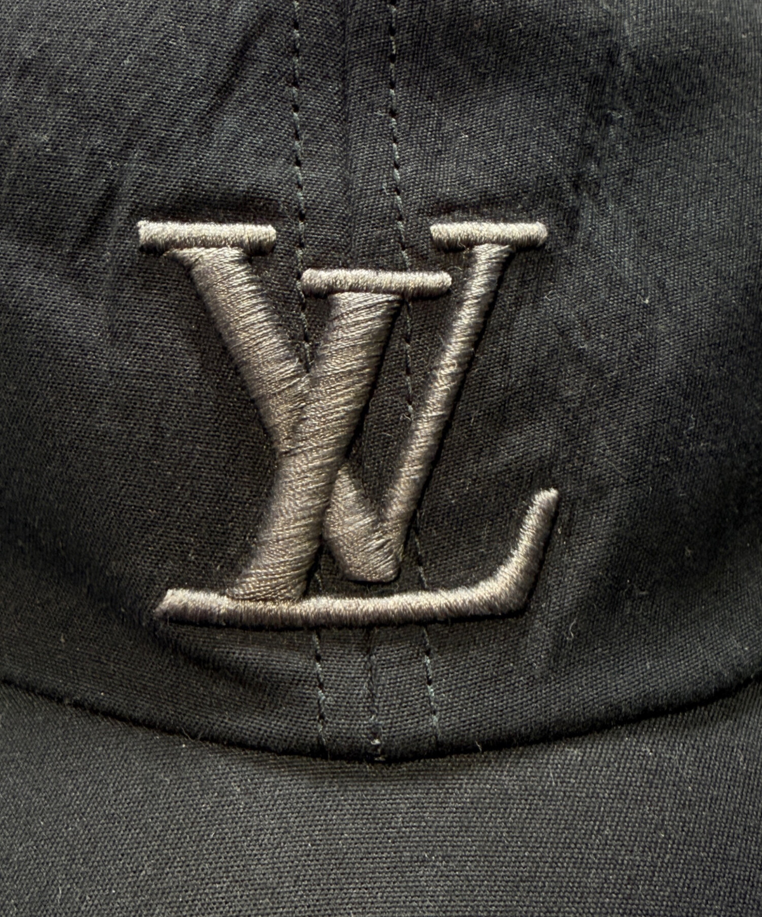 中古・古着通販】LOUIS VUITTON (ルイ ヴィトン) オンリーLVロゴ