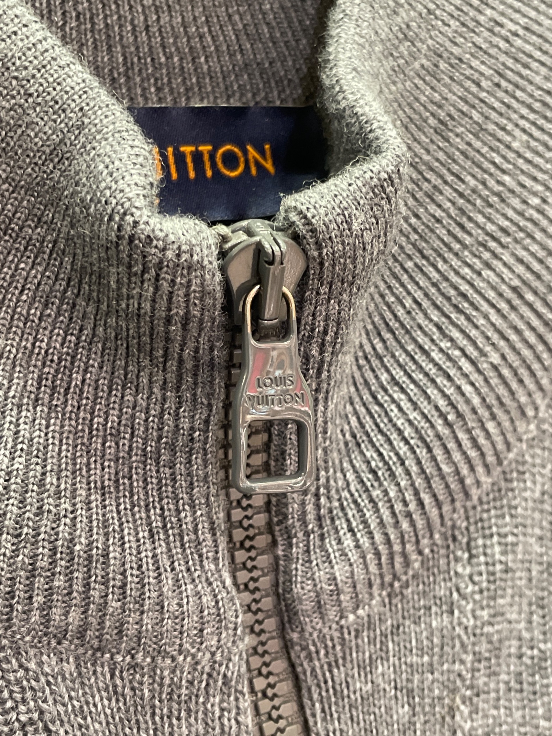 中古・古着通販】LOUIS VUITTON (ルイ ヴィトン) ロゴ刺繍ジップアップ