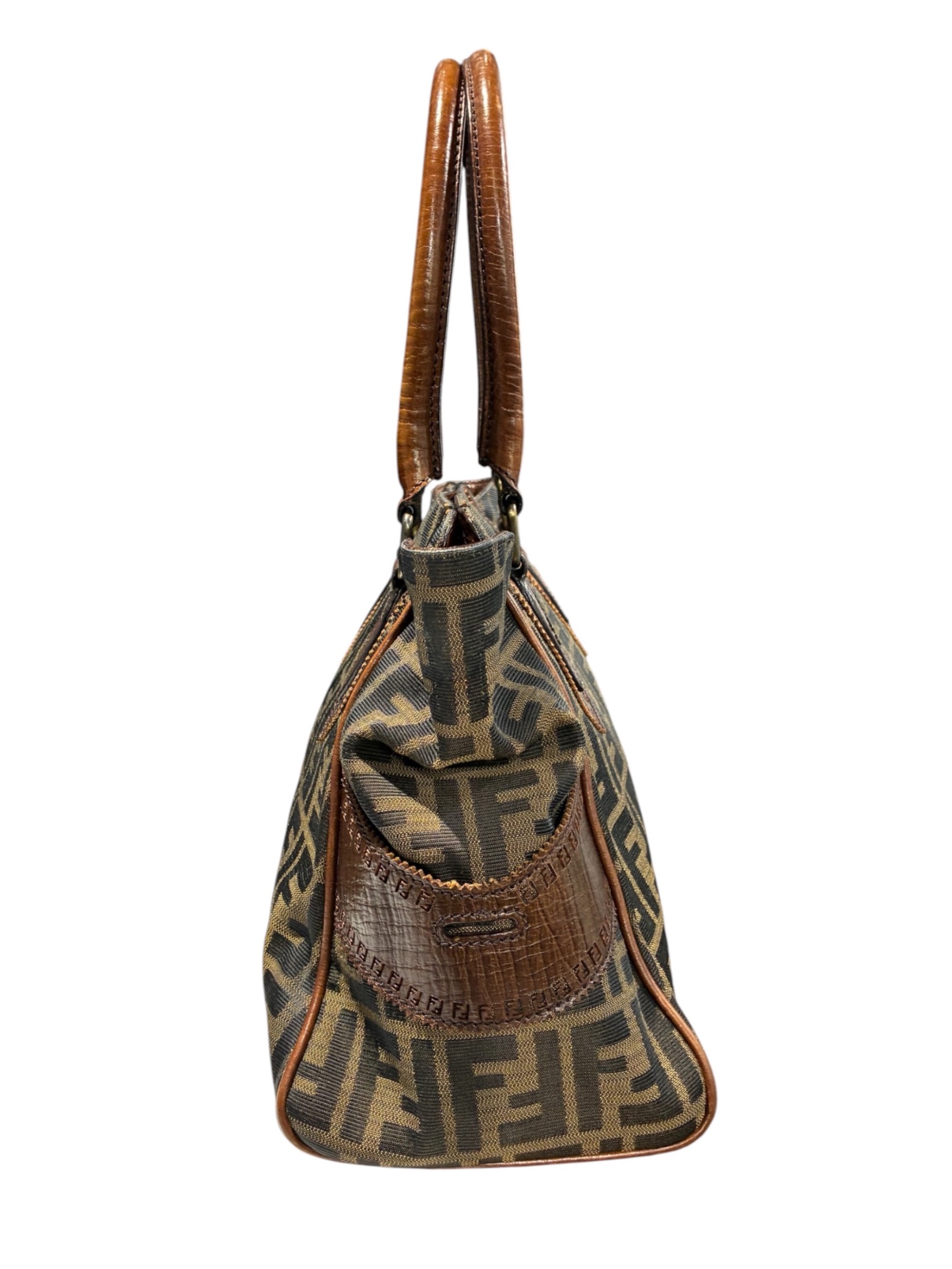 Fendi ハンドバッグ ブラウン ブラック ロゴデザイン 中古・古着通販】FENDI (フェンディ) ハンドバッグ/8BN157 ブラウン